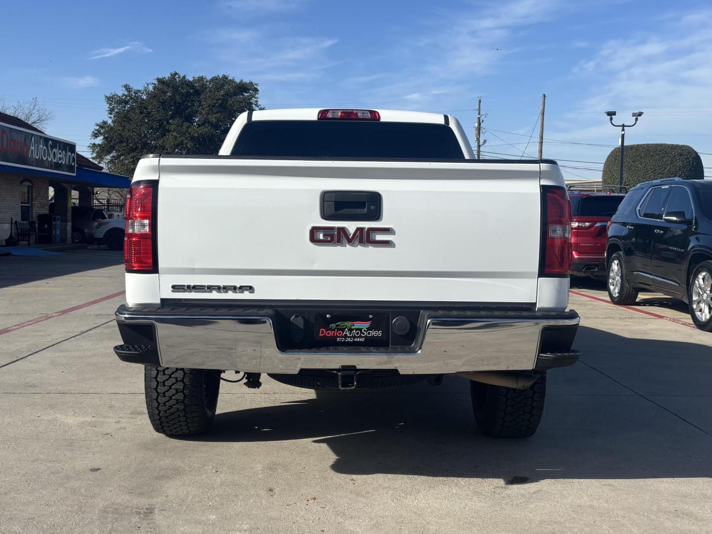 2018 White Gmc Sierra 1500 (3GTP1LEH1JG) with an 4.3L V6 F OHV 12V engine, located at 2401 E Main St., Grand Prairie, TX, 75050, (972) 262-4440, 32.748981, -96.969643 - Photo#18