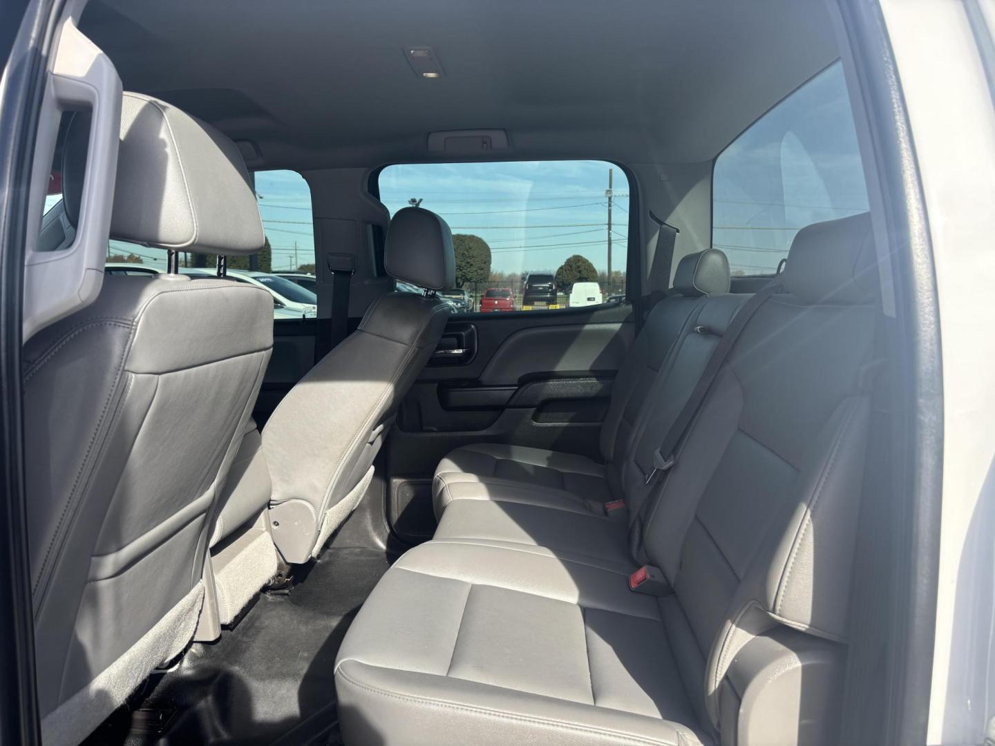 2018 White Gmc Sierra 1500 (3GTP1LEH1JG) with an 4.3L V6 F OHV 12V engine, located at 2401 E Main St., Grand Prairie, TX, 75050, (972) 262-4440, 32.748981, -96.969643 - Photo#20