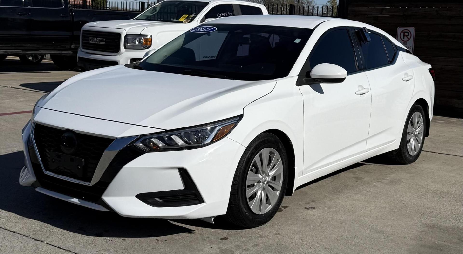 2022 White Nissan Sentra (3N1AB8BV7NY) with an 2L I-4 gasoline direct injection engine, located at 2401 E Main St., Grand Prairie, TX, 75050, (972) 262-4440, 32.748981, -96.969643 - Photo#3