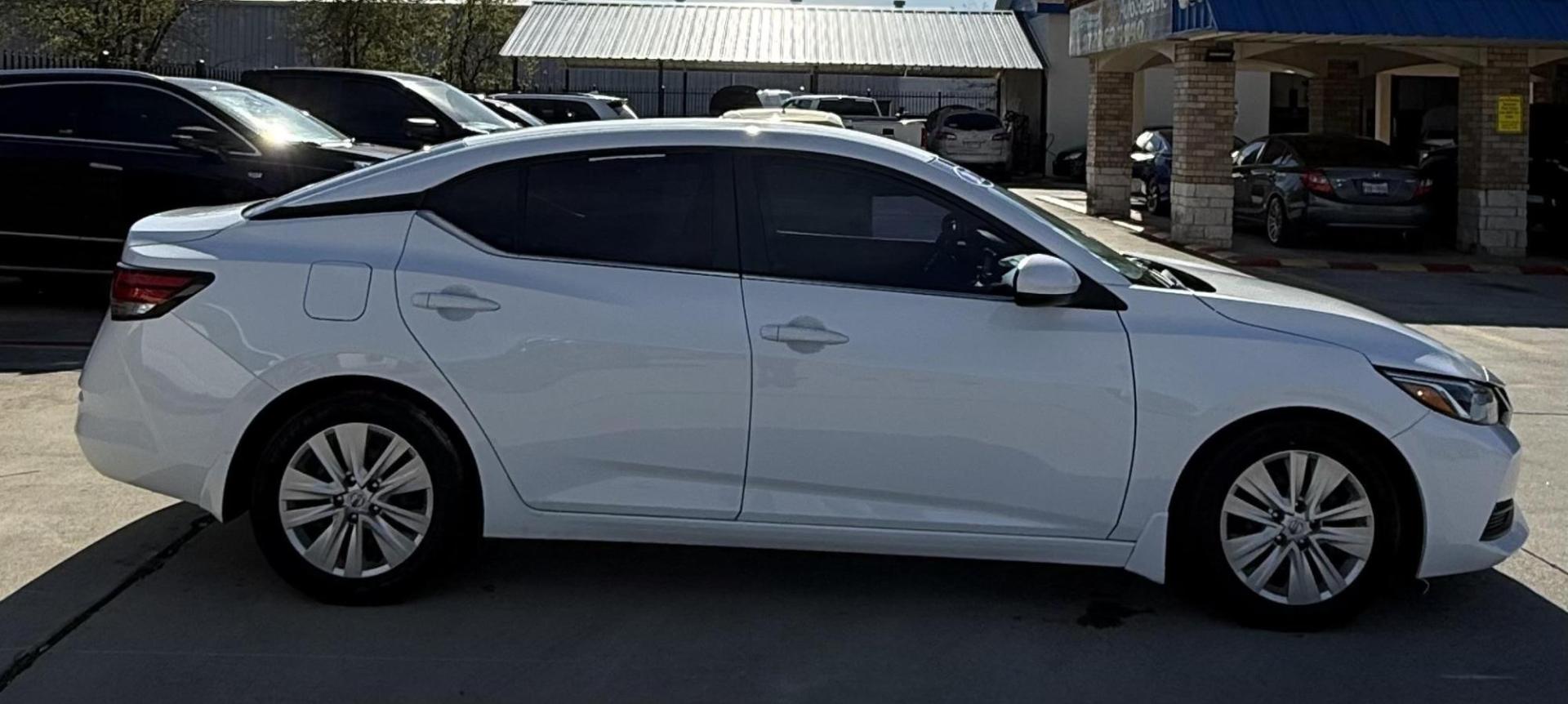 2022 White Nissan Sentra (3N1AB8BV7NY) with an 2L I-4 gasoline direct injection engine, located at 2401 E Main St., Grand Prairie, TX, 75050, (972) 262-4440, 32.748981, -96.969643 - Photo#10