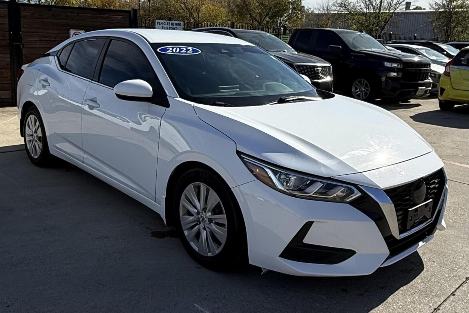 2022 White Nissan Sentra (3N1AB8BV7NY) with an 2L I-4 gasoline direct injection engine, located at 2401 E Main St., Grand Prairie, TX, 75050, (972) 262-4440, 32.748981, -96.969643 - Photo#12