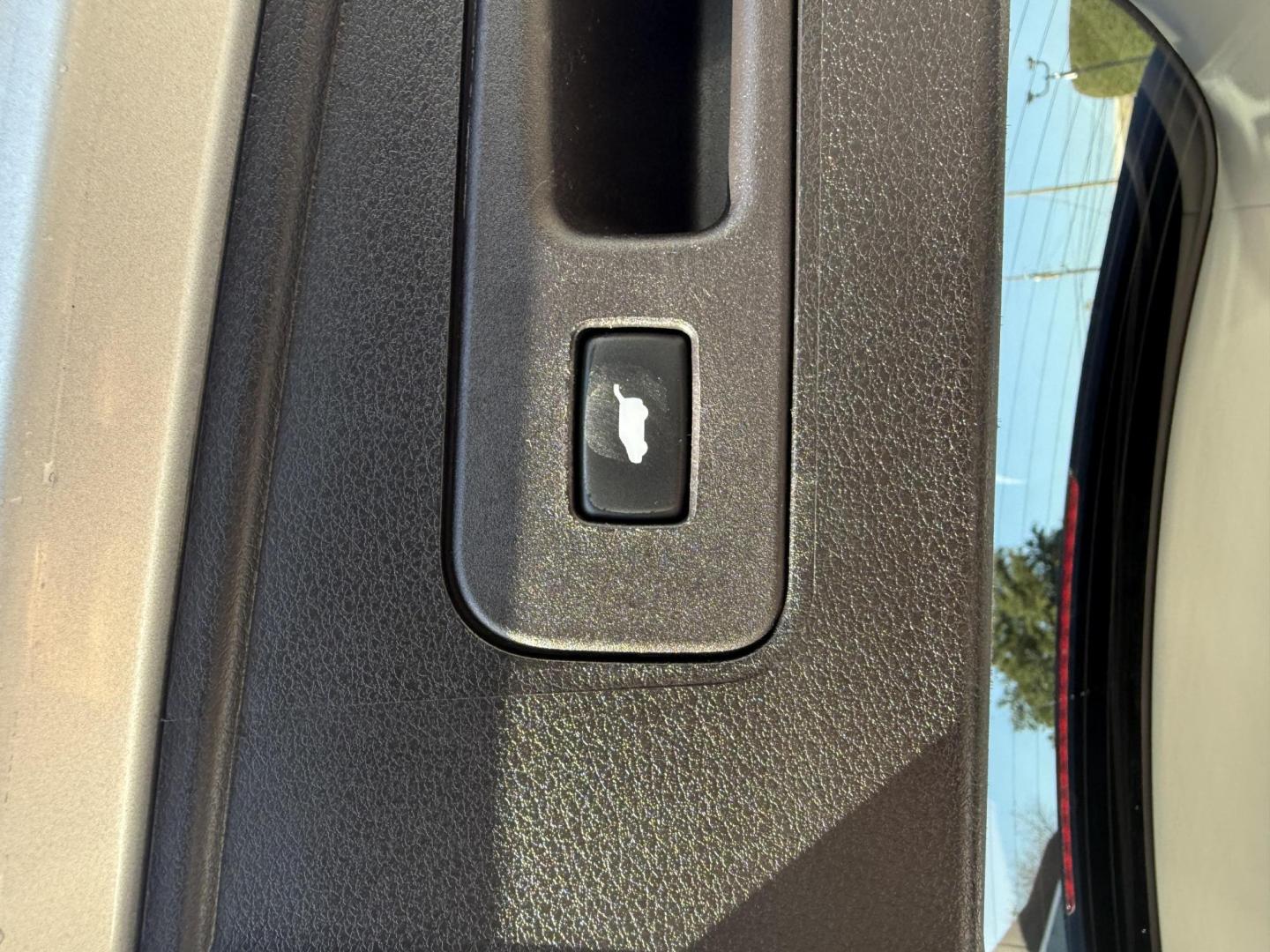 2015 Silver Acura Mdx (5FRYD3H48FB) with an 3.5L V-6 gasoline direct injection engine, located at 2401 E Main St., Grand Prairie, TX, 75050, (972) 262-4440, 32.748981, -96.969643 - Photo#23