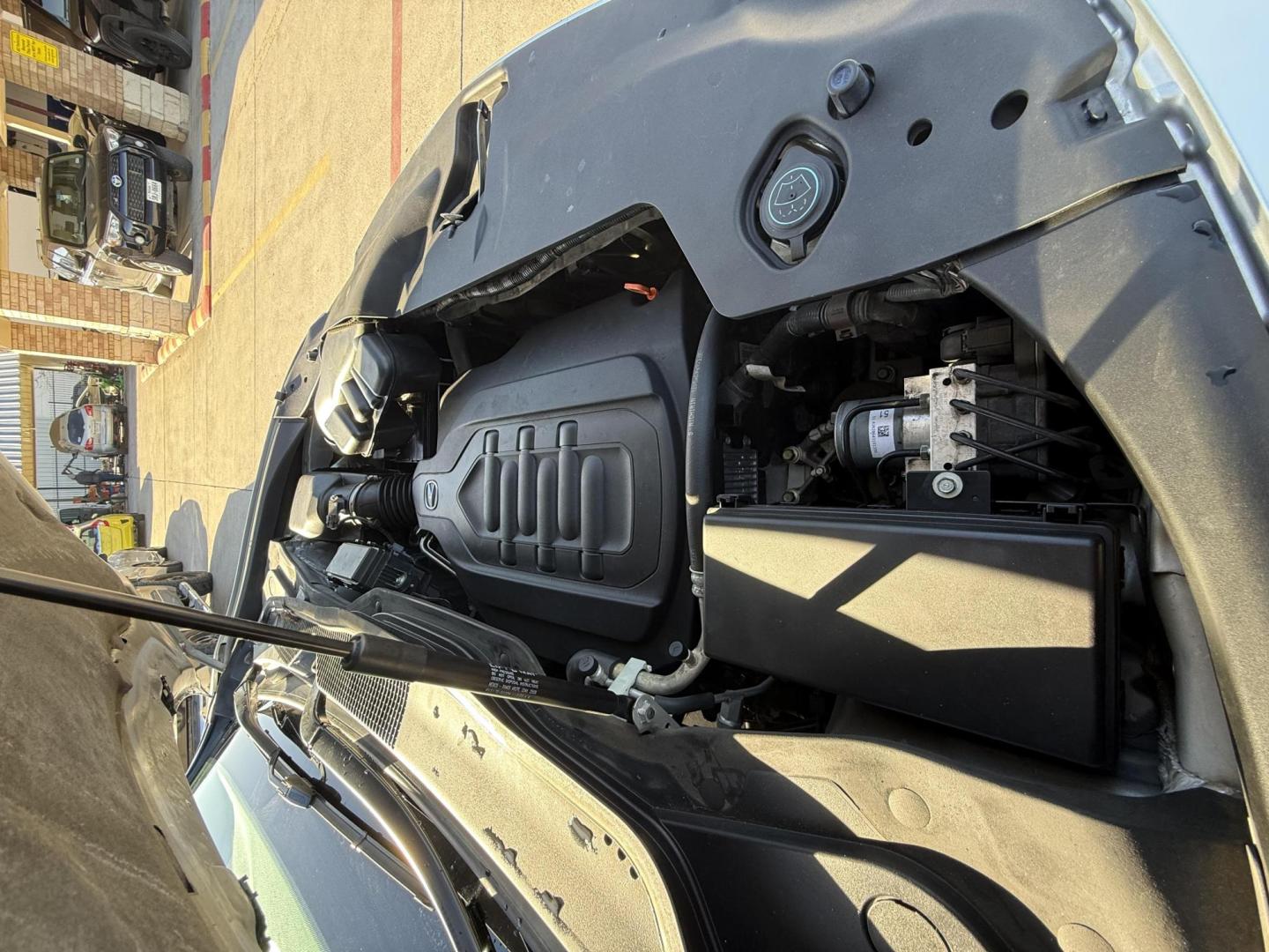 2015 Silver Acura Mdx (5FRYD3H48FB) with an 3.5L V-6 gasoline direct injection engine, located at 2401 E Main St., Grand Prairie, TX, 75050, (972) 262-4440, 32.748981, -96.969643 - Photo#25