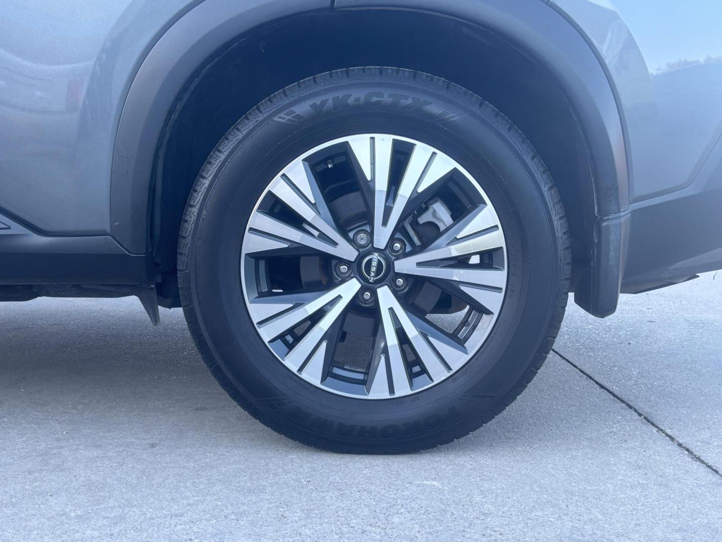 2022 Gray Nissan Rogue (5N1BT3BA0NC) with an VC-Turbo 1.5L I-3 gasoline direct injection engine, located at 2401 E Main St., Grand Prairie, TX, 75050, (972) 262-4440, 32.748981, -96.969643 - Photo#2