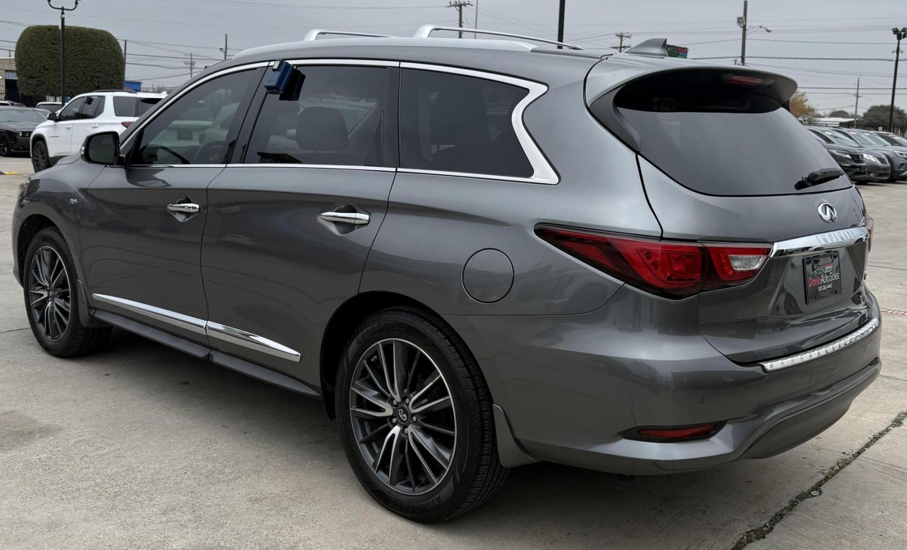 2018 Gray Infiniti Qx60 (5N1DL0MN6JC) with an 3.5L V6 engine, located at 2401 E Main St., Grand Prairie, TX, 75050, (972) 262-4440, 32.748981, -96.969643 - Photo#5