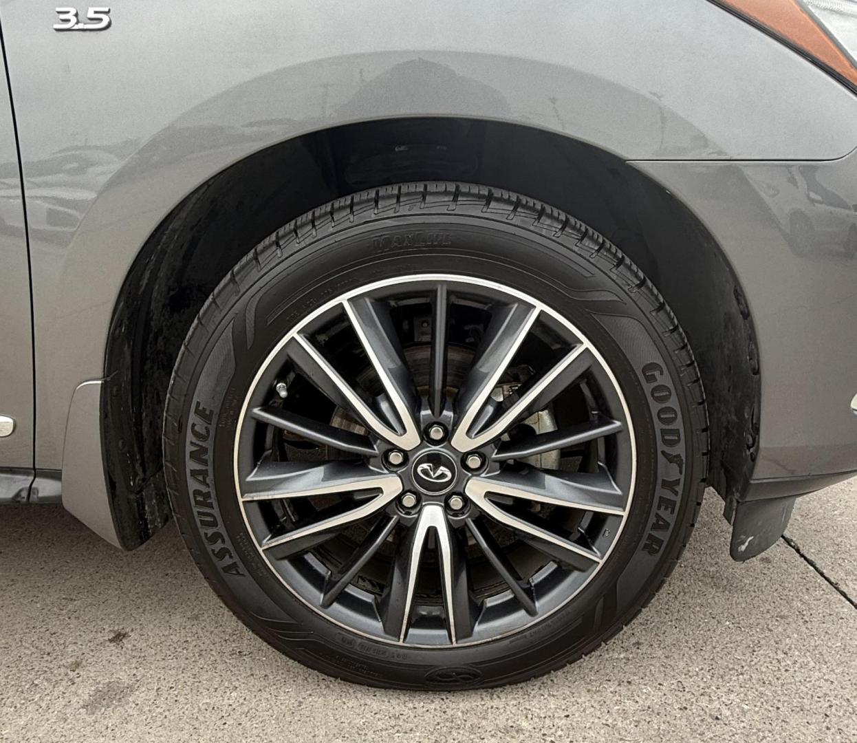 2018 Gray Infiniti Qx60 (5N1DL0MN6JC) with an 3.5L V6 engine, located at 2401 E Main St., Grand Prairie, TX, 75050, (972) 262-4440, 32.748981, -96.969643 - Photo#13