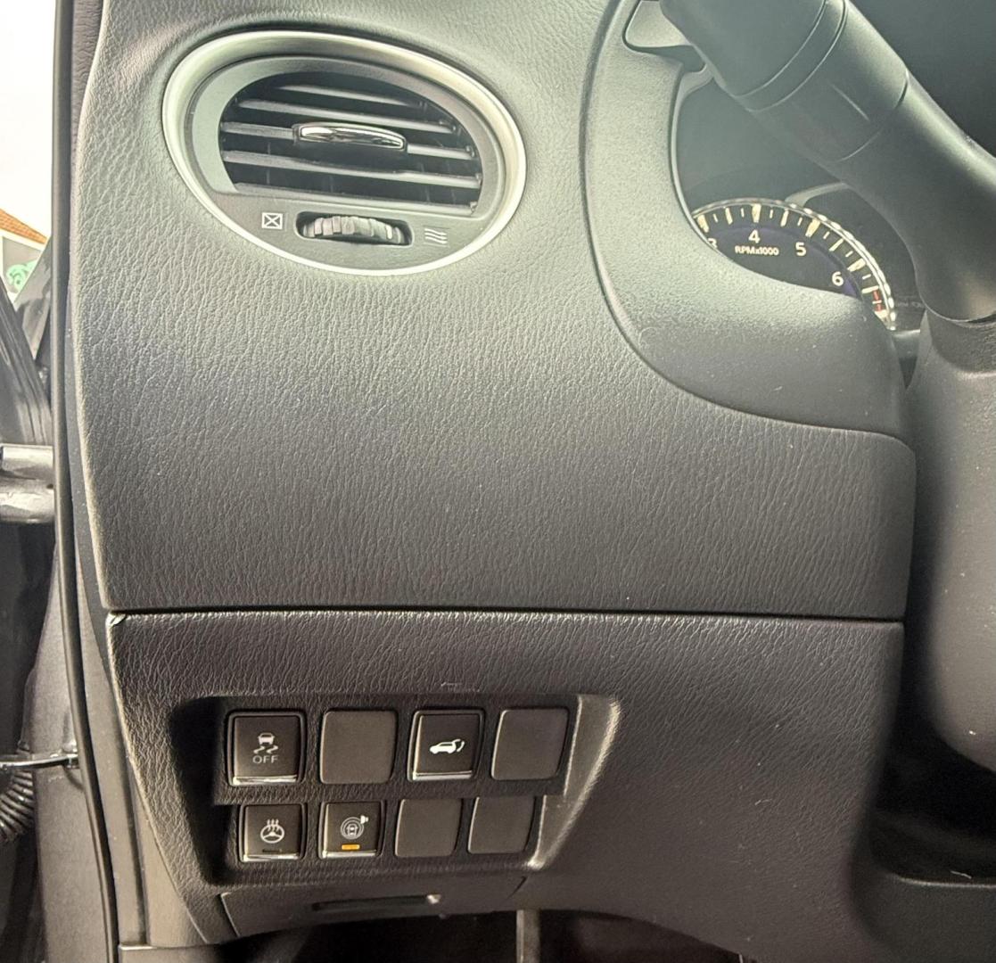 2018 Gray Infiniti Qx60 (5N1DL0MN6JC) with an 3.5L V6 engine, located at 2401 E Main St., Grand Prairie, TX, 75050, (972) 262-4440, 32.748981, -96.969643 - Photo#17