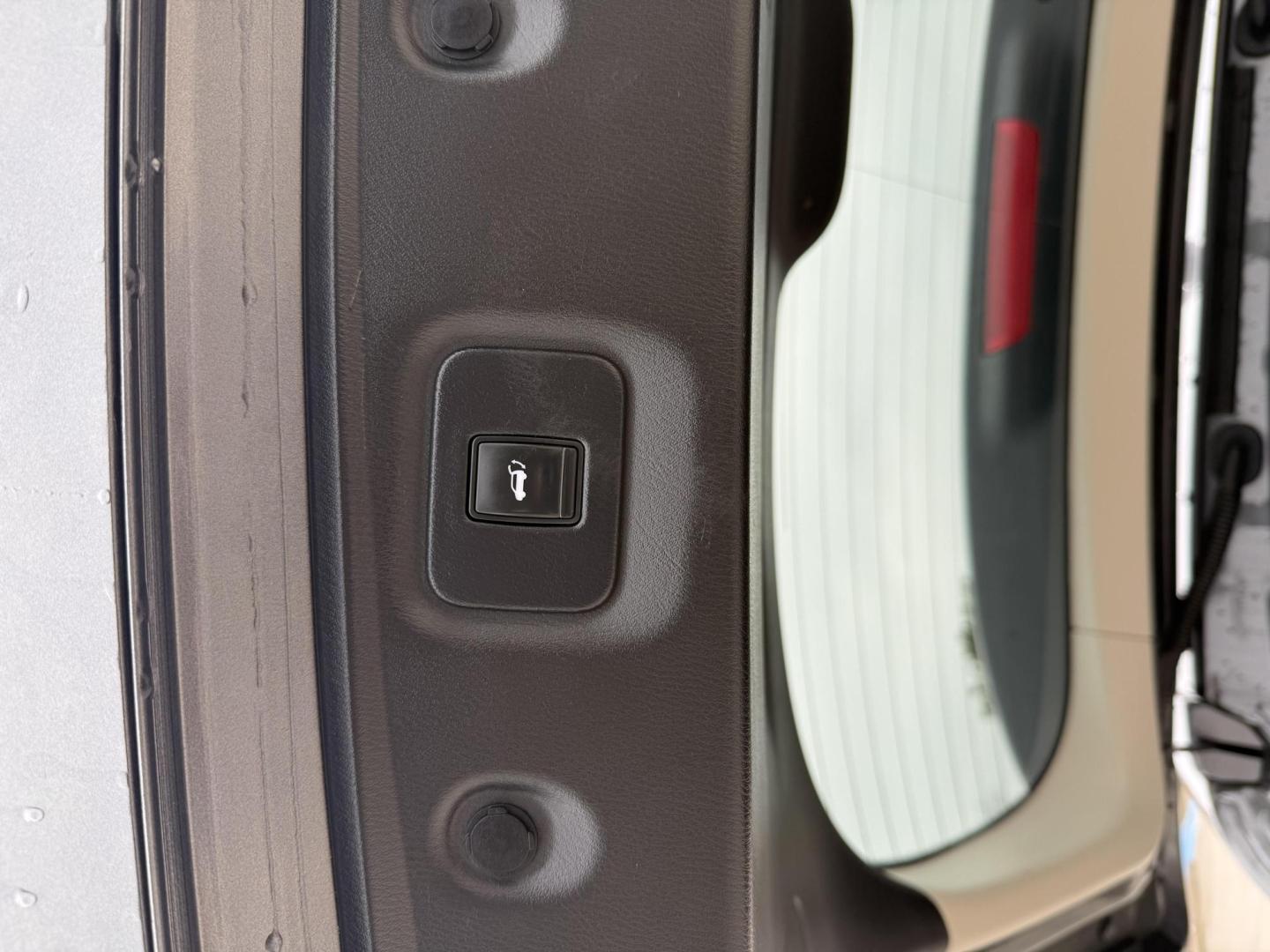 2018 Gray Infiniti Qx60 (5N1DL0MN6JC) with an 3.5L V6 engine, located at 2401 E Main St., Grand Prairie, TX, 75050, (972) 262-4440, 32.748981, -96.969643 - Photo#25