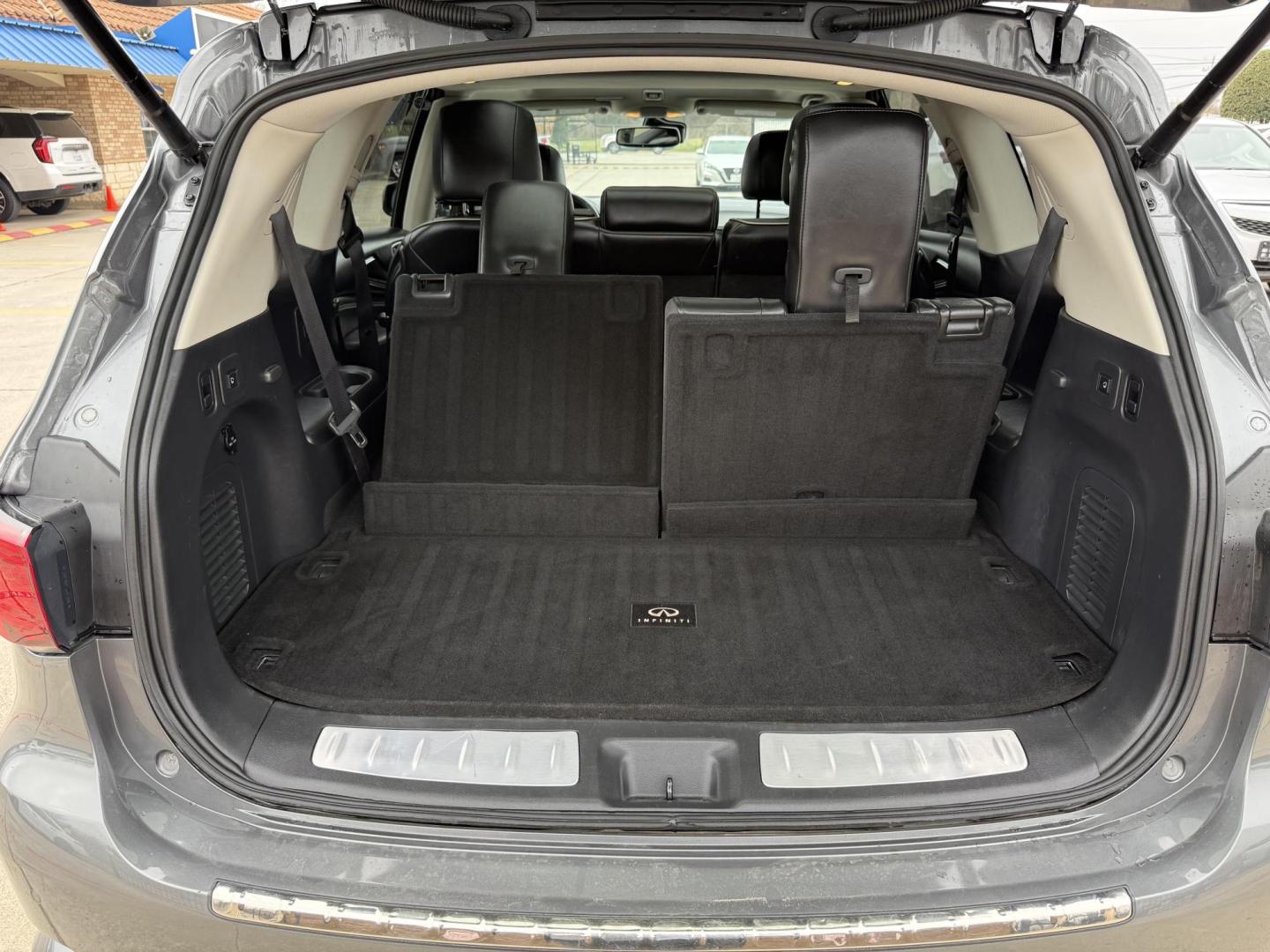 2018 Gray Infiniti Qx60 (5N1DL0MN6JC) with an 3.5L V6 engine, located at 2401 E Main St., Grand Prairie, TX, 75050, (972) 262-4440, 32.748981, -96.969643 - Photo#26