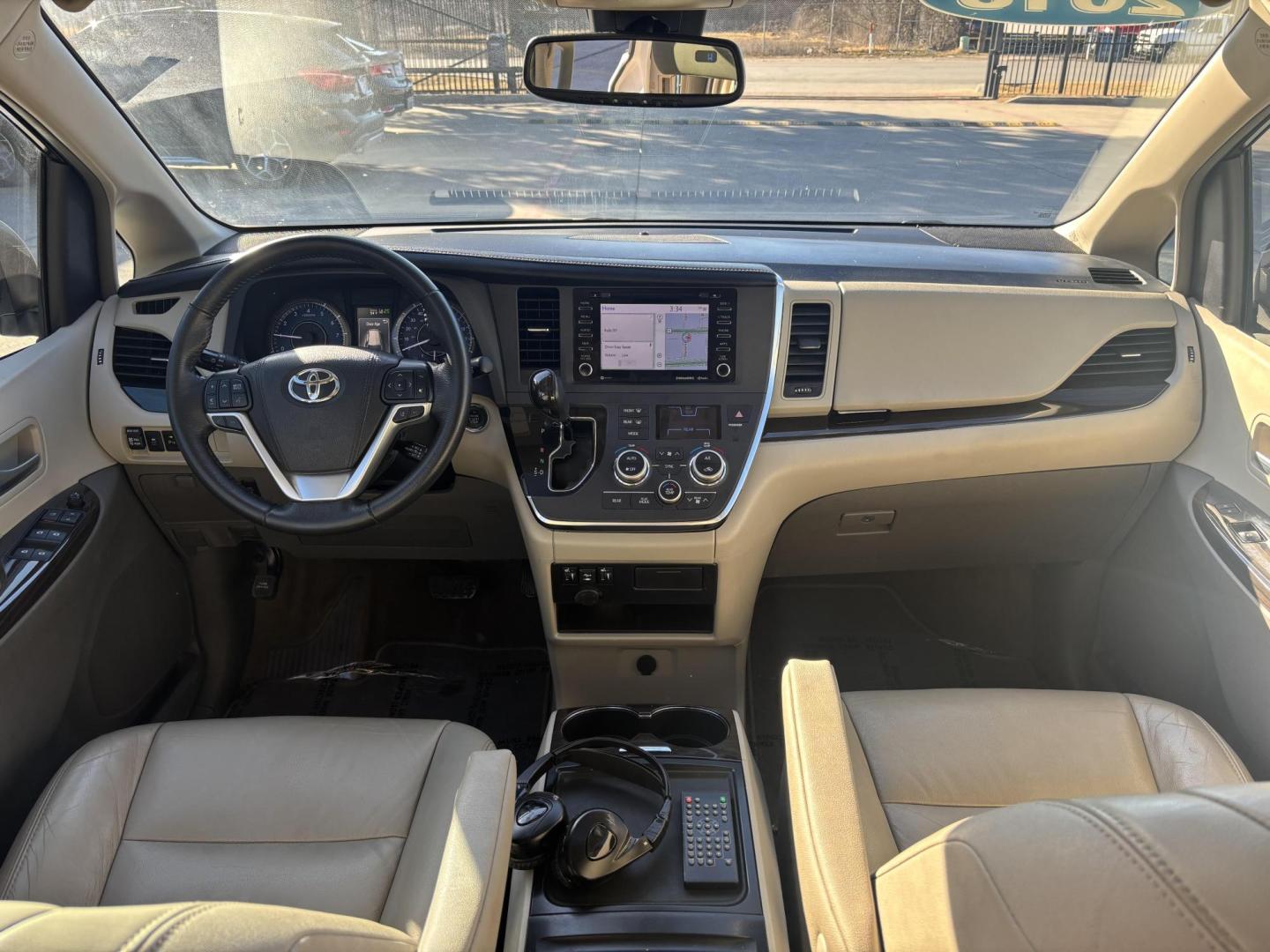 2018 White Toyota Sienna (5TDYZ3DC5JS) with an 3.5L V-6 port/direct injection engine, located at 2401 E Main St., Grand Prairie, TX, 75050, (972) 262-4440, 32.748981, -96.969643 - Photo#9