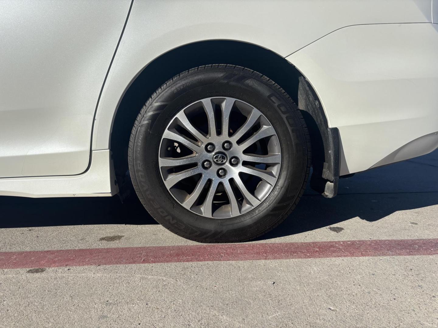 2018 White Toyota Sienna (5TDYZ3DC5JS) with an 3.5L V-6 port/direct injection engine, located at 2401 E Main St., Grand Prairie, TX, 75050, (972) 262-4440, 32.748981, -96.969643 - Photo#11