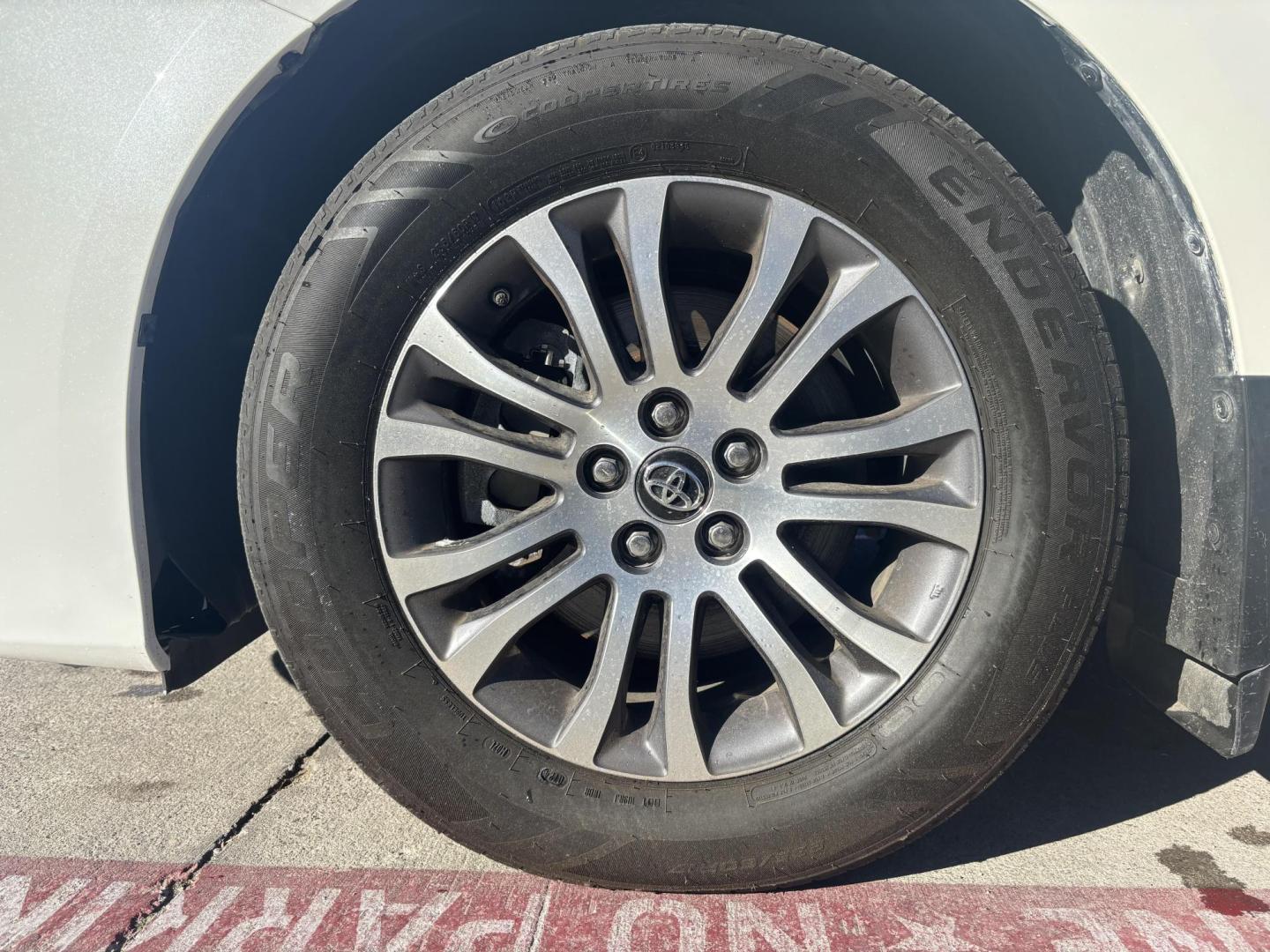 2018 White Toyota Sienna (5TDYZ3DC5JS) with an 3.5L V-6 port/direct injection engine, located at 2401 E Main St., Grand Prairie, TX, 75050, (972) 262-4440, 32.748981, -96.969643 - Photo#12