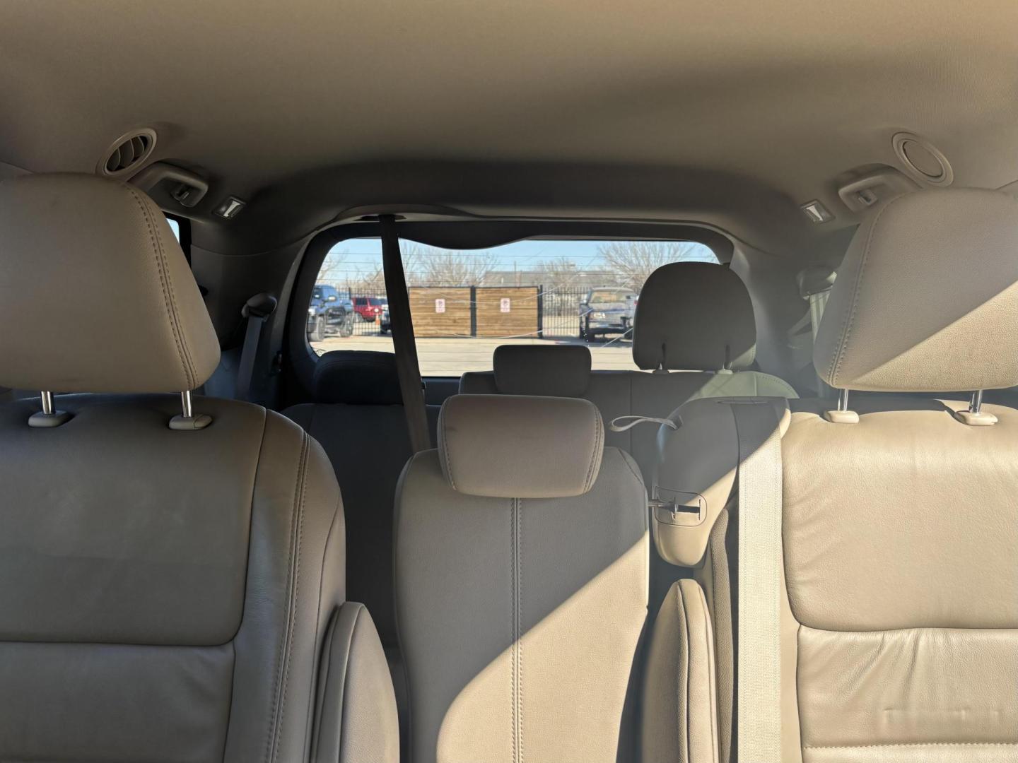 2018 White Toyota Sienna (5TDYZ3DC5JS) with an 3.5L V-6 port/direct injection engine, located at 2401 E Main St., Grand Prairie, TX, 75050, (972) 262-4440, 32.748981, -96.969643 - Photo#14