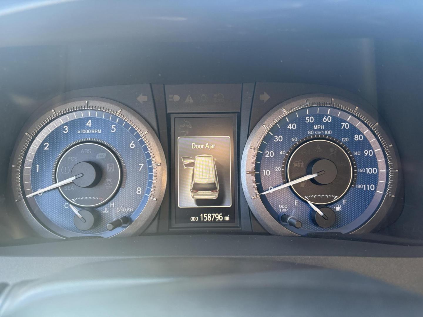 2018 White Toyota Sienna (5TDYZ3DC5JS) with an 3.5L V-6 port/direct injection engine, located at 2401 E Main St., Grand Prairie, TX, 75050, (972) 262-4440, 32.748981, -96.969643 - Photo#23