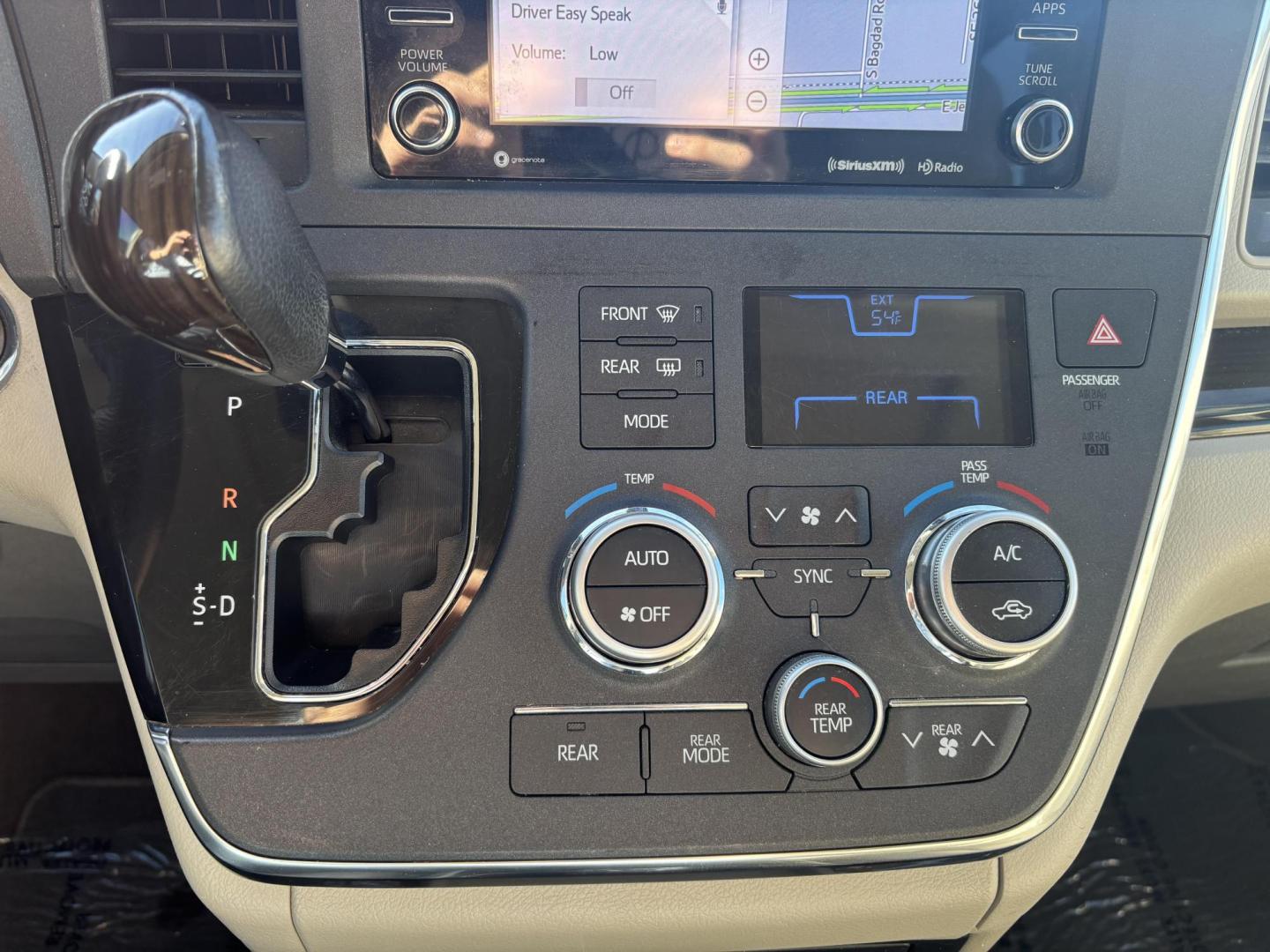 2018 White Toyota Sienna (5TDYZ3DC5JS) with an 3.5L V-6 port/direct injection engine, located at 2401 E Main St., Grand Prairie, TX, 75050, (972) 262-4440, 32.748981, -96.969643 - Photo#24