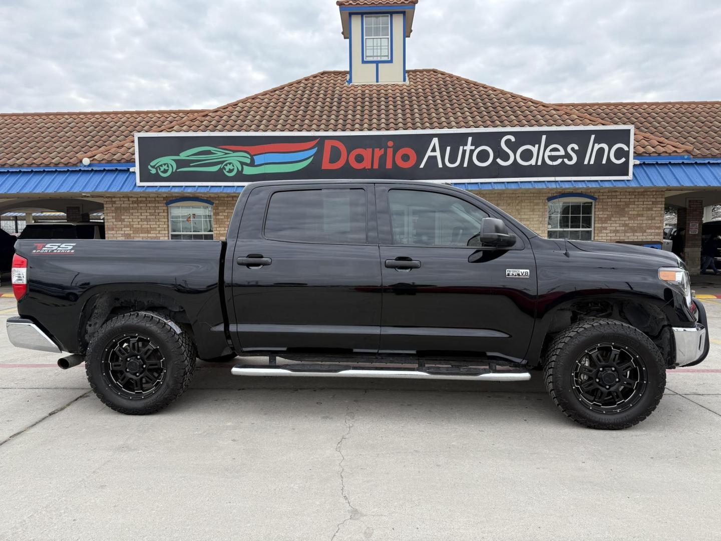2018 Black Toyota Tundra (5TFDY5F13JX) with an I-FORCE 5.7L V-8 DOHC engine, located at 2401 E Main St., Grand Prairie, TX, 75050, (972) 262-4440, 32.748981, -96.969643 - Photo#11