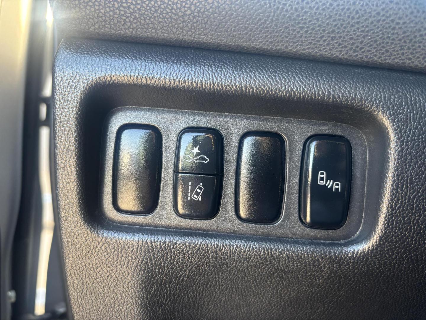 2021 Silver Mitsubishi Outlander Sport (JA4ARUAU3MU) with an 2.0L L4 DOHC 16V engine, located at 2401 E Main St., Grand Prairie, TX, 75050, (972) 262-4440, 32.748981, -96.969643 - Photo#17