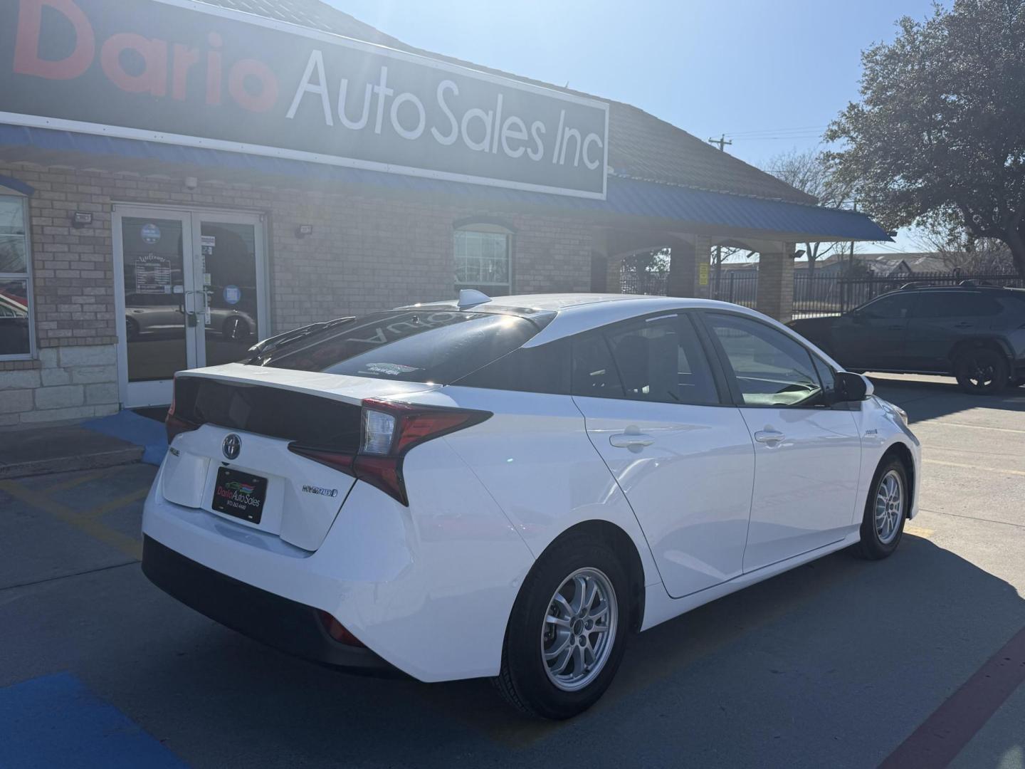2021 Wind Chill Pearl /Black, cloth Harvest Beige, cloth Moonstone, cloth Toyota Prius 74087 (JTDKAMFU5M3) with an 1.8L L4 DOHC 16V HYBRID engine, Continuously Variable Transmission transmission, located at 2401 E Main St., Grand Prairie, TX, 75050, (972) 262-4440, 32.748981, -96.969643 - Photo#9