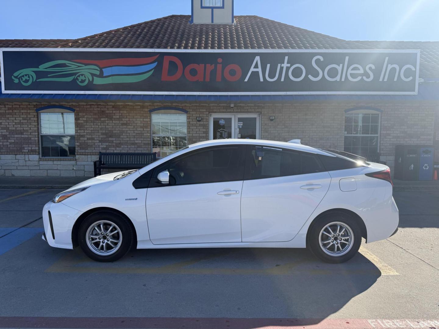 2021 Wind Chill Pearl /Black, cloth Harvest Beige, cloth Moonstone, cloth Toyota Prius 74087 (JTDKAMFU5M3) with an 1.8L L4 DOHC 16V HYBRID engine, Continuously Variable Transmission transmission, located at 2401 E Main St., Grand Prairie, TX, 75050, (972) 262-4440, 32.748981, -96.969643 - Photo#12