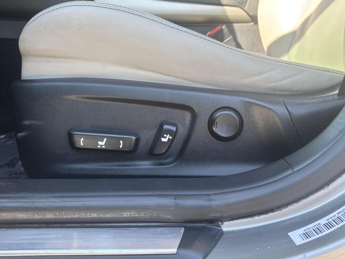 2014 Silver Lexus Is 250 (JTHBF1D25E5) with an 2.5L V6 engine, located at 2401 E Main St., Grand Prairie, TX, 75050, (972) 262-4440, 32.748981, -96.969643 - Photo#12