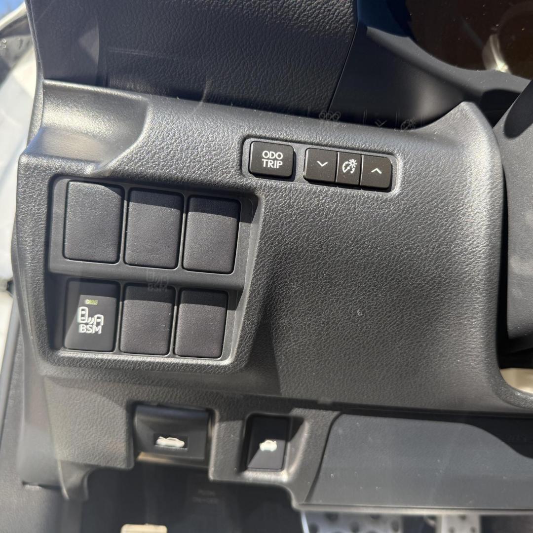 2014 White Lexus Is 250 (JTHBF1D2XE5) with an 2.5L V6 engine, located at 2401 E Main St., Grand Prairie, TX, 75050, (972) 262-4440, 32.748981, -96.969643 - Photo#17