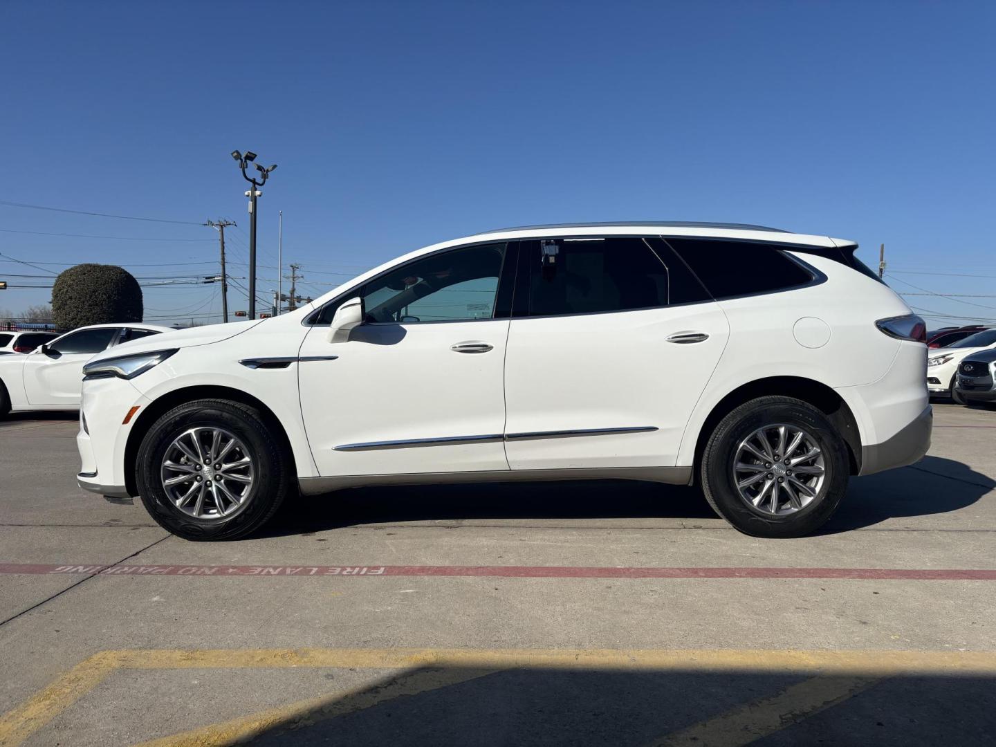 2022 Summit White /Dark Galvanized Seats w/Ebony Interior Accents Wh Buick Enclave 76449 (5GAERBKW3NJ) with an 3.6L V6 DOHC 24V engine, 9-Speed Automatic transmission, located at 2401 E Main St., Grand Prairie, TX, 75050, (972) 262-4440, 32.748981, -96.969643 - Photo#1