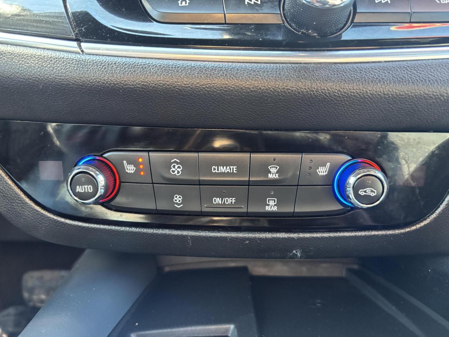 2022 Summit White /Dark Galvanized Seats w/Ebony Interior Accents Wh Buick Enclave 76449 (5GAERBKW3NJ) with an 3.6L V6 DOHC 24V engine, 9-Speed Automatic transmission, located at 2401 E Main St., Grand Prairie, TX, 75050, (972) 262-4440, 32.748981, -96.969643 - Photo#4