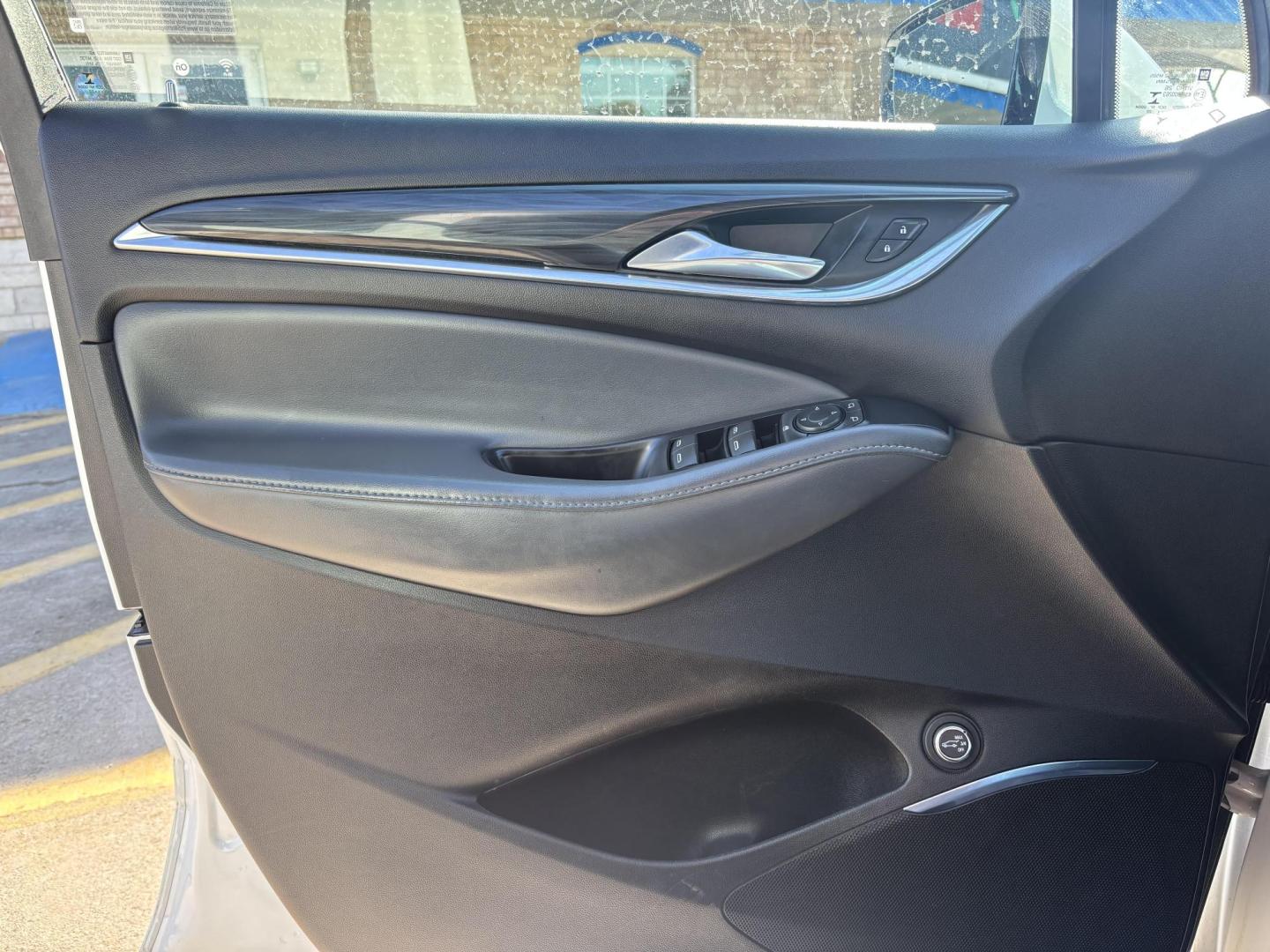 2022 Summit White /Dark Galvanized Seats w/Ebony Interior Accents Wh Buick Enclave 76449 (5GAERBKW3NJ) with an 3.6L V6 DOHC 24V engine, 9-Speed Automatic transmission, located at 2401 E Main St., Grand Prairie, TX, 75050, (972) 262-4440, 32.748981, -96.969643 - Photo#5