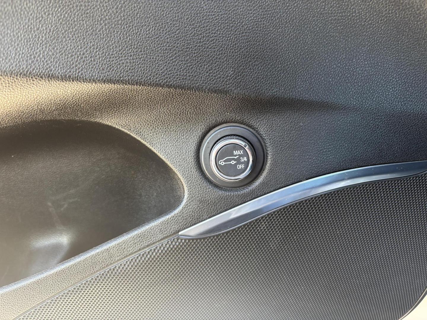 2022 Summit White /Dark Galvanized Seats w/Ebony Interior Accents Wh Buick Enclave 76449 (5GAERBKW3NJ) with an 3.6L V6 DOHC 24V engine, 9-Speed Automatic transmission, located at 2401 E Main St., Grand Prairie, TX, 75050, (972) 262-4440, 32.748981, -96.969643 - Photo#7