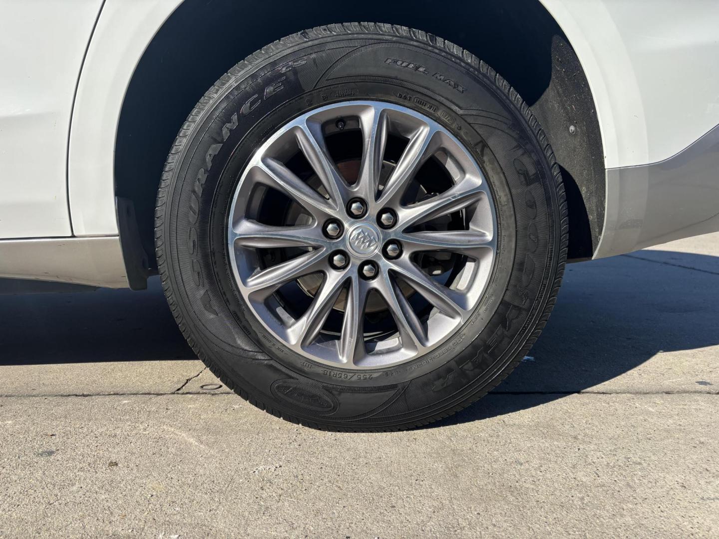 2022 Summit White /Dark Galvanized Seats w/Ebony Interior Accents Wh Buick Enclave 76449 (5GAERBKW3NJ) with an 3.6L V6 DOHC 24V engine, 9-Speed Automatic transmission, located at 2401 E Main St., Grand Prairie, TX, 75050, (972) 262-4440, 32.748981, -96.969643 - Photo#8