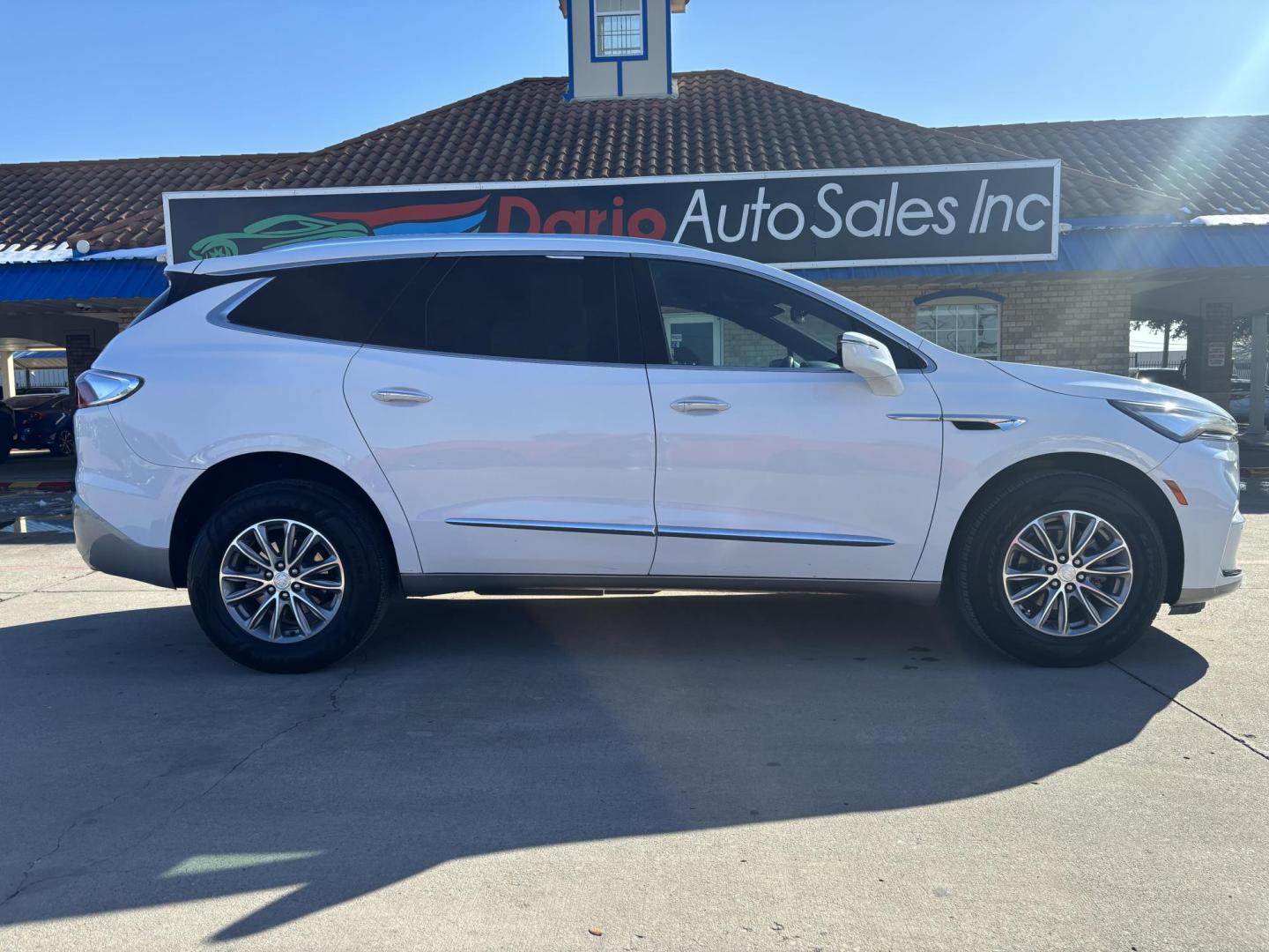 2022 Summit White /Dark Galvanized Seats w/Ebony Interior Accents Wh Buick Enclave 76449 (5GAERBKW3NJ) with an 3.6L V6 DOHC 24V engine, 9-Speed Automatic transmission, located at 2401 E Main St., Grand Prairie, TX, 75050, (972) 262-4440, 32.748981, -96.969643 - Photo#16