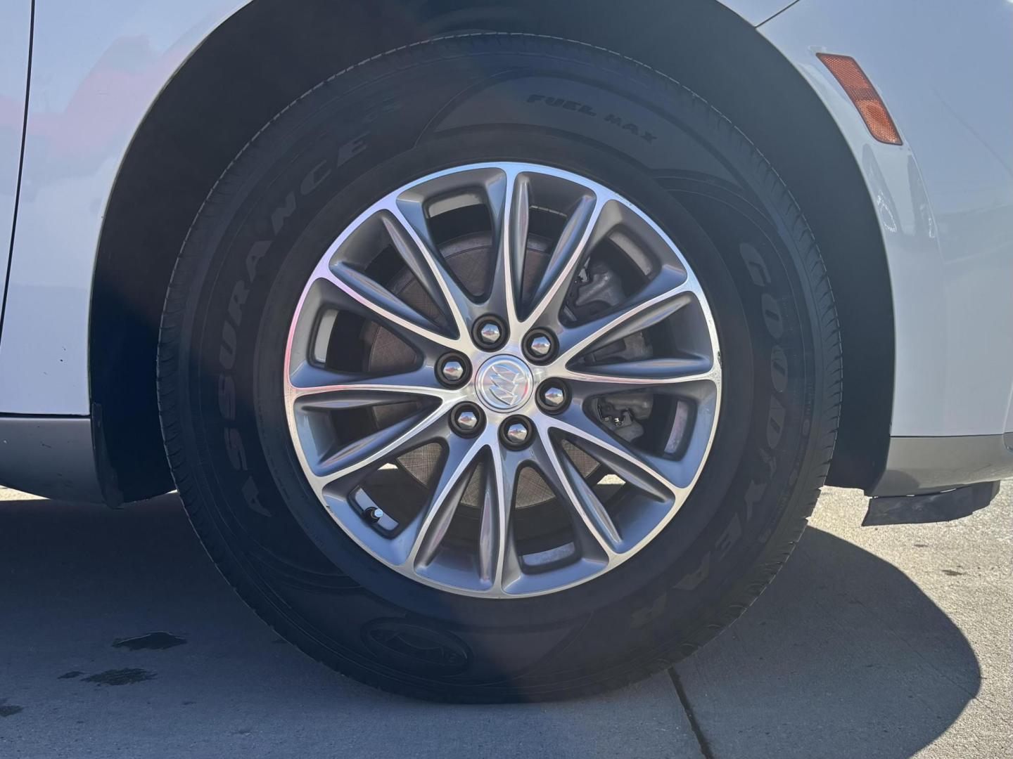 2022 Summit White /Dark Galvanized Seats w/Ebony Interior Accents Wh Buick Enclave 76449 (5GAERBKW3NJ) with an 3.6L V6 DOHC 24V engine, 9-Speed Automatic transmission, located at 2401 E Main St., Grand Prairie, TX, 75050, (972) 262-4440, 32.748981, -96.969643 - Photo#20
