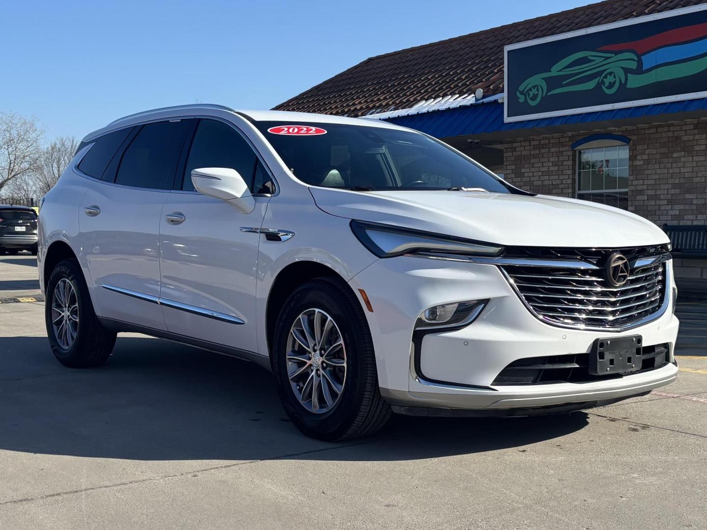 2022 Summit White /Dark Galvanized Seats w/Ebony Interior Accents Wh Buick Enclave 76449 (5GAERBKW3NJ) with an 3.6L V6 DOHC 24V engine, 9-Speed Automatic transmission, located at 2401 E Main St., Grand Prairie, TX, 75050, (972) 262-4440, 32.748981, -96.969643 - Photo#21
