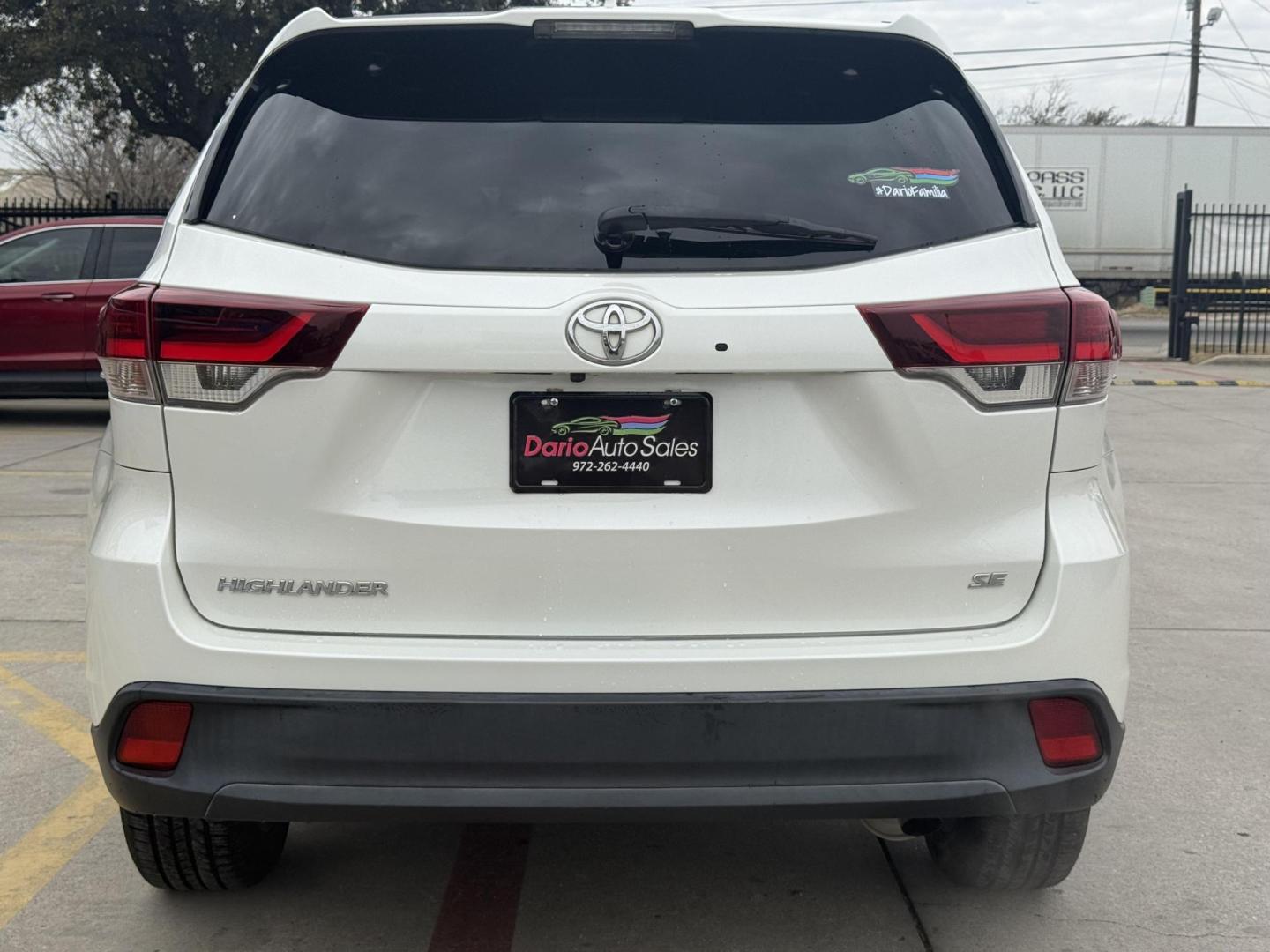 2019 Blizzard Pearl /Black w/Red Stitching, leather Toyota Highlander 67134 (5TDKZRFH5KS) with an 3.5L V6 DOHC 24V engine, 6-Speed Automatic transmission, located at 2401 E Main St., Grand Prairie, TX, 75050, (972) 262-4440, 32.748981, -96.969643 - Photo#9