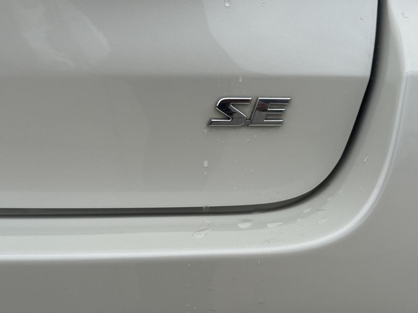 2019 Blizzard Pearl /Black w/Red Stitching, leather Toyota Highlander 67134 (5TDKZRFH5KS) with an 3.5L V6 DOHC 24V engine, 6-Speed Automatic transmission, located at 2401 E Main St., Grand Prairie, TX, 75050, (972) 262-4440, 32.748981, -96.969643 - Photo#12