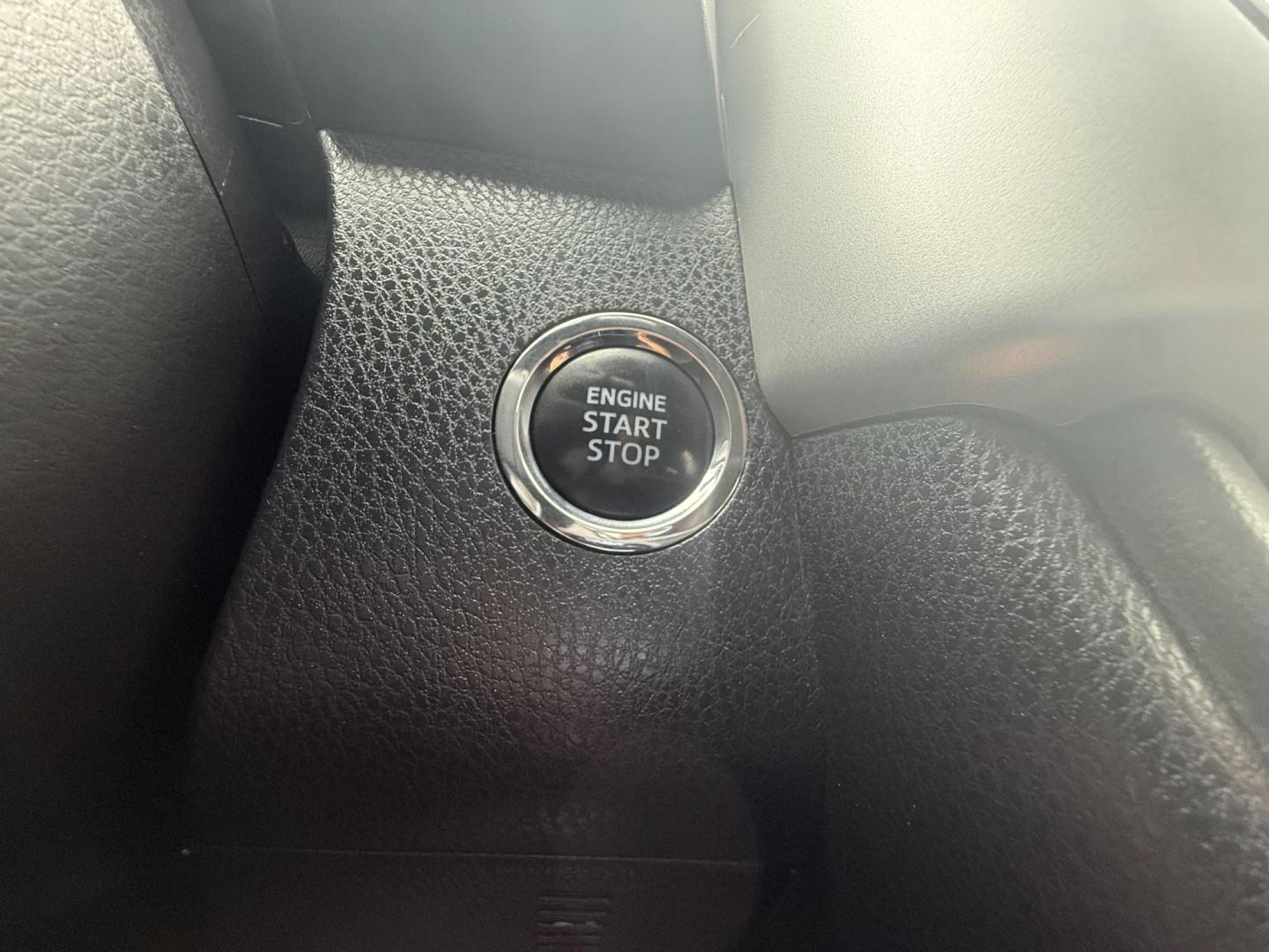 2019 Blizzard Pearl /Black w/Red Stitching, leather Toyota Highlander 67134 (5TDKZRFH5KS) with an 3.5L V6 DOHC 24V engine, 6-Speed Automatic transmission, located at 2401 E Main St., Grand Prairie, TX, 75050, (972) 262-4440, 32.748981, -96.969643 - Photo#21