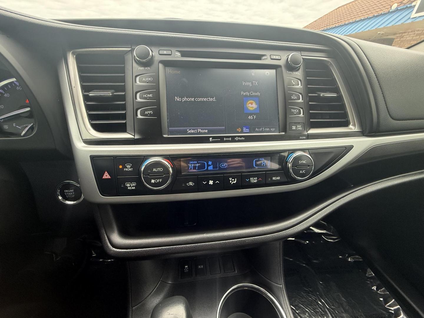 2019 Blizzard Pearl /Black w/Red Stitching, leather Toyota Highlander 67134 (5TDKZRFH5KS) with an 3.5L V6 DOHC 24V engine, 6-Speed Automatic transmission, located at 2401 E Main St., Grand Prairie, TX, 75050, (972) 262-4440, 32.748981, -96.969643 - Photo#22