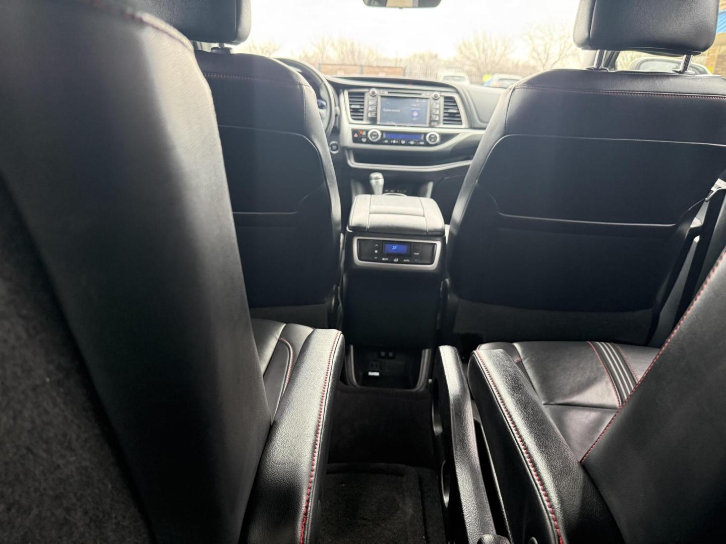2019 Blizzard Pearl /Black w/Red Stitching, leather Toyota Highlander 67134 (5TDKZRFH5KS) with an 3.5L V6 DOHC 24V engine, 6-Speed Automatic transmission, located at 2401 E Main St., Grand Prairie, TX, 75050, (972) 262-4440, 32.748981, -96.969643 - Photo#30
