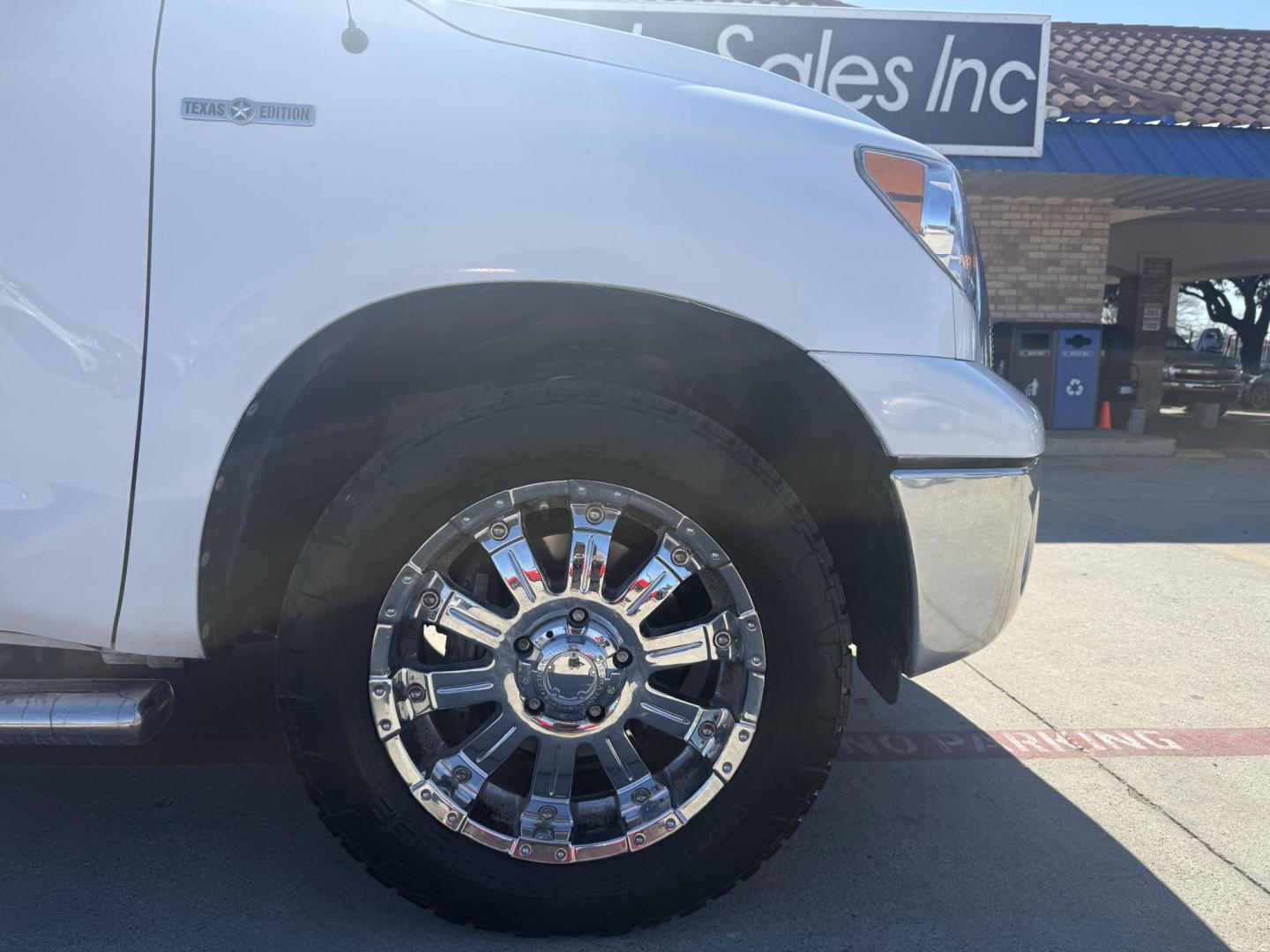 2011 Super White /Black Cloth Interior Graphite Cloth Interior Sand Toyota Tundra 41901 (5TFEM5F18BX) with an 4.6L V8 DOHC 32V engine, 5-Speed Automatic Overdrive transmission, located at 2401 E Main St., Grand Prairie, TX, 75050, (972) 262-4440, 32.748981, -96.969643 - Photo#2