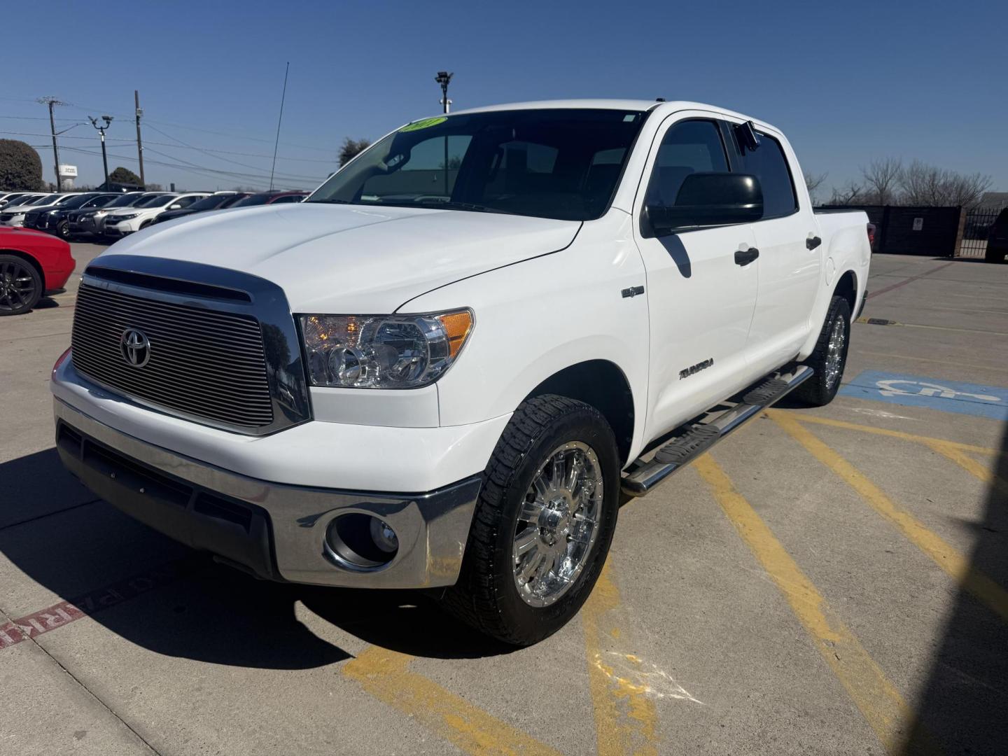 2011 Super White /Black Cloth Interior Graphite Cloth Interior Sand Toyota Tundra 41901 (5TFEM5F18BX) with an 4.6L V8 DOHC 32V engine, 5-Speed Automatic Overdrive transmission, located at 2401 E Main St., Grand Prairie, TX, 75050, (972) 262-4440, 32.748981, -96.969643 - Photo#5