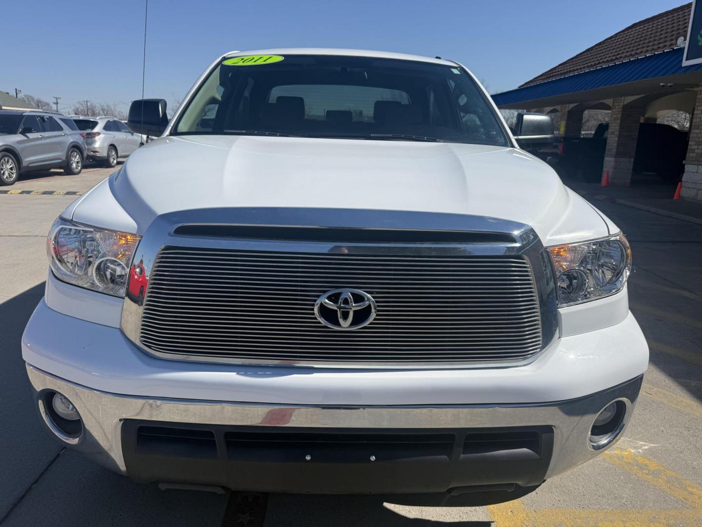 2011 Super White /Black Cloth Interior Graphite Cloth Interior Sand Toyota Tundra 41901 (5TFEM5F18BX) with an 4.6L V8 DOHC 32V engine, 5-Speed Automatic Overdrive transmission, located at 2401 E Main St., Grand Prairie, TX, 75050, (972) 262-4440, 32.748981, -96.969643 - Photo#7