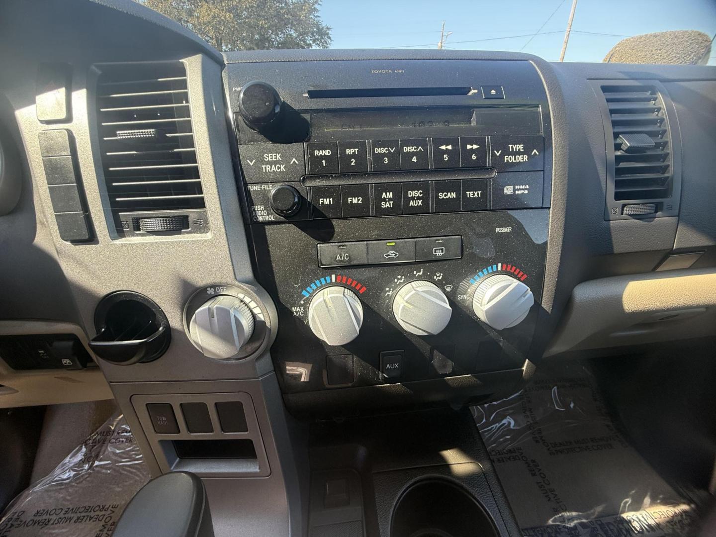 2011 Super White /Black Cloth Interior Graphite Cloth Interior Sand Toyota Tundra 41901 (5TFEM5F18BX) with an 4.6L V8 DOHC 32V engine, 5-Speed Automatic Overdrive transmission, located at 2401 E Main St., Grand Prairie, TX, 75050, (972) 262-4440, 32.748981, -96.969643 - Photo#8