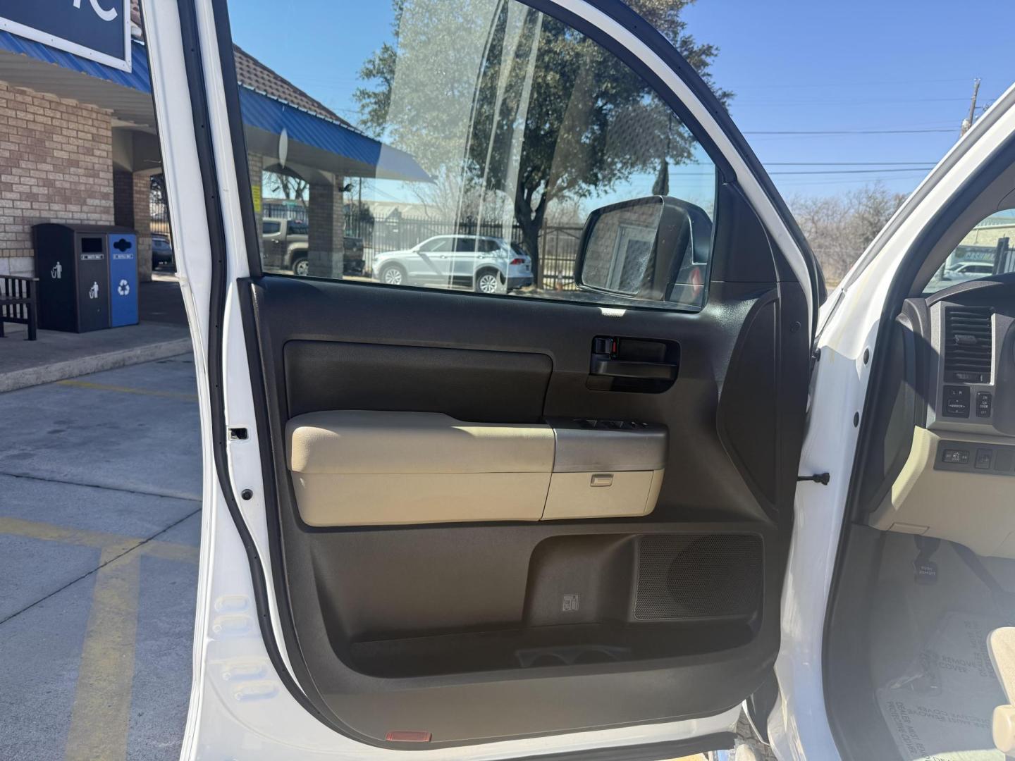 2011 Super White /Black Cloth Interior Graphite Cloth Interior Sand Toyota Tundra 41901 (5TFEM5F18BX) with an 4.6L V8 DOHC 32V engine, 5-Speed Automatic Overdrive transmission, located at 2401 E Main St., Grand Prairie, TX, 75050, (972) 262-4440, 32.748981, -96.969643 - Photo#9