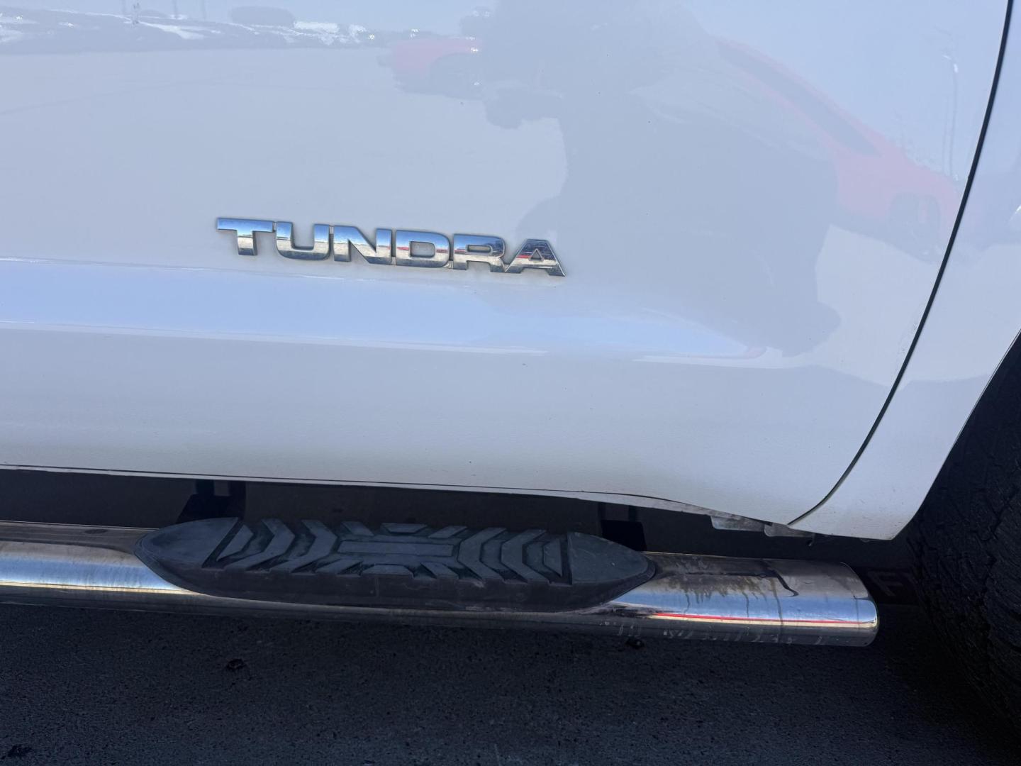 2011 Super White /Black Cloth Interior Graphite Cloth Interior Sand Toyota Tundra 41901 (5TFEM5F18BX) with an 4.6L V8 DOHC 32V engine, 5-Speed Automatic Overdrive transmission, located at 2401 E Main St., Grand Prairie, TX, 75050, (972) 262-4440, 32.748981, -96.969643 - Photo#13