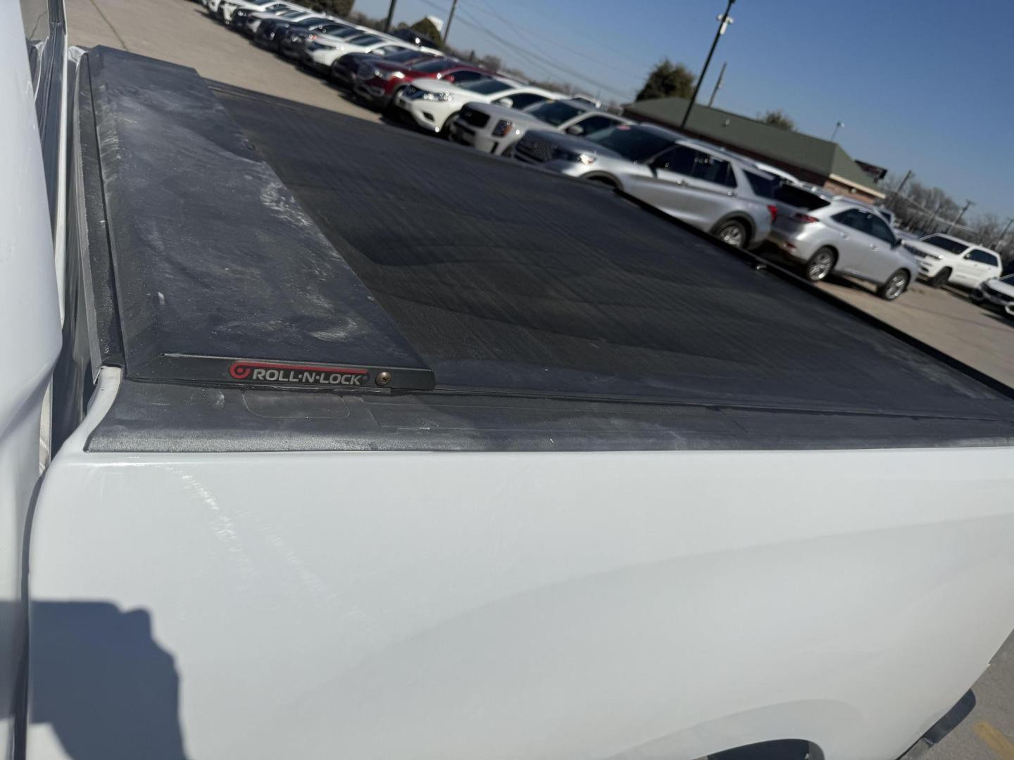 2011 Super White /Black Cloth Interior Graphite Cloth Interior Sand Toyota Tundra 41901 (5TFEM5F18BX) with an 4.6L V8 DOHC 32V engine, 5-Speed Automatic Overdrive transmission, located at 2401 E Main St., Grand Prairie, TX, 75050, (972) 262-4440, 32.748981, -96.969643 - Photo#16