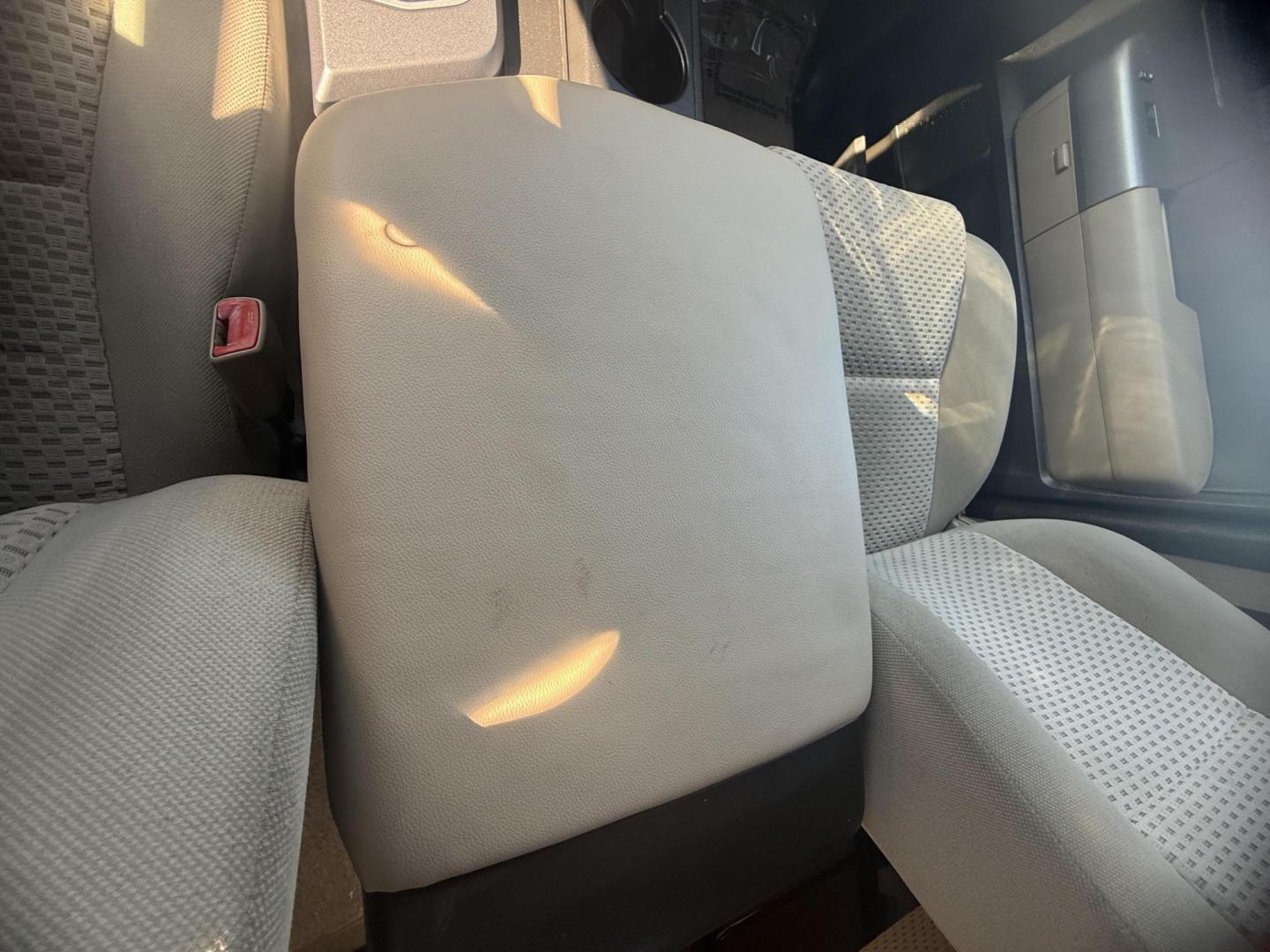 2011 Super White /Black Cloth Interior Graphite Cloth Interior Sand Toyota Tundra 41901 (5TFEM5F18BX) with an 4.6L V8 DOHC 32V engine, 5-Speed Automatic Overdrive transmission, located at 2401 E Main St., Grand Prairie, TX, 75050, (972) 262-4440, 32.748981, -96.969643 - Photo#17