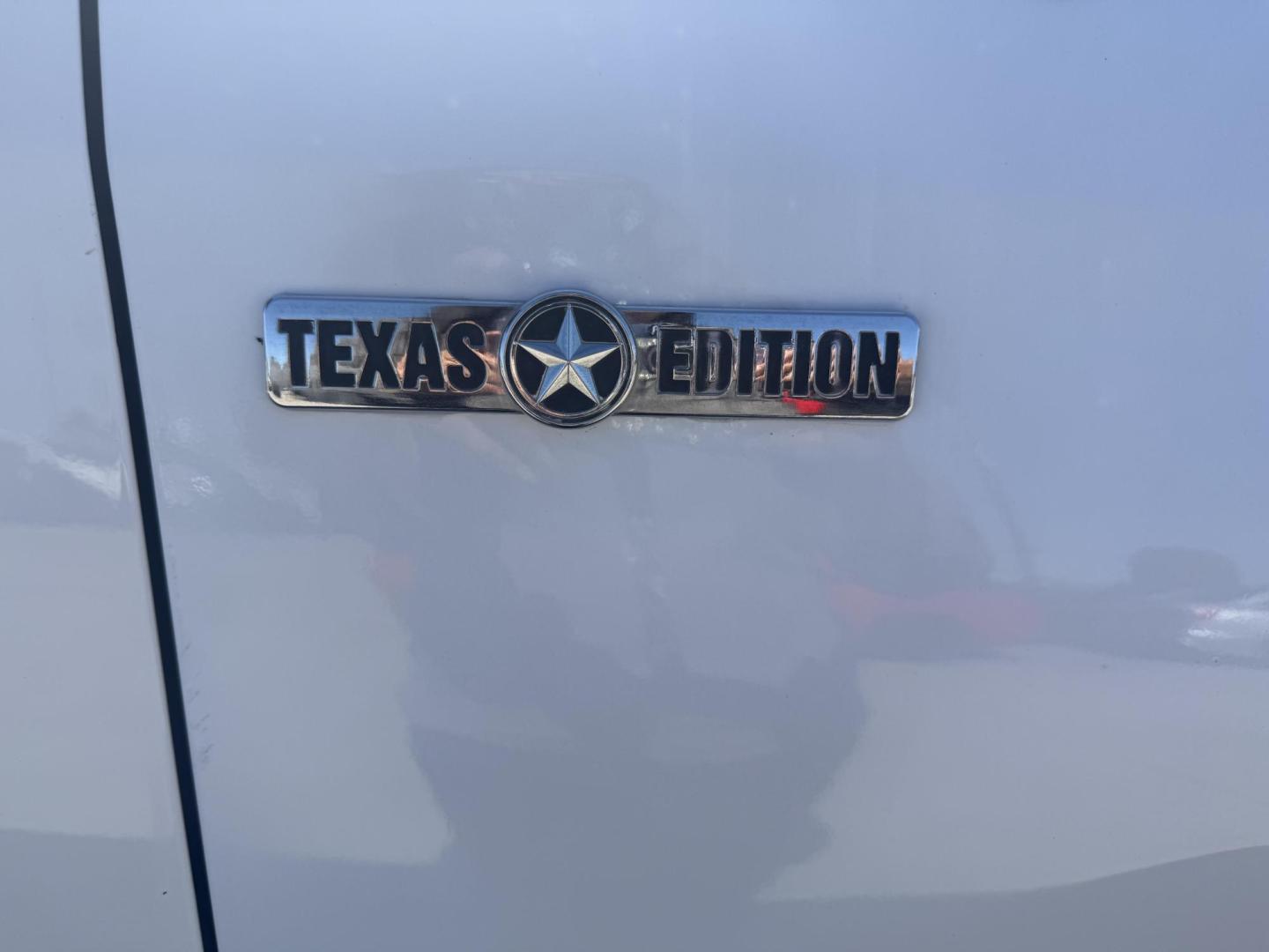 2011 Super White /Black Cloth Interior Graphite Cloth Interior Sand Toyota Tundra 41901 (5TFEM5F18BX) with an 4.6L V8 DOHC 32V engine, 5-Speed Automatic Overdrive transmission, located at 2401 E Main St., Grand Prairie, TX, 75050, (972) 262-4440, 32.748981, -96.969643 - Photo#19