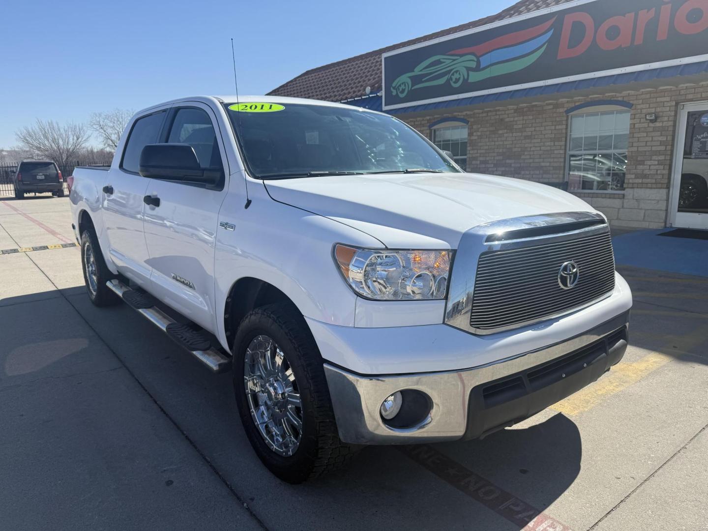 2011 Super White /Black Cloth Interior Graphite Cloth Interior Sand Toyota Tundra 41901 (5TFEM5F18BX) with an 4.6L V8 DOHC 32V engine, 5-Speed Automatic Overdrive transmission, located at 2401 E Main St., Grand Prairie, TX, 75050, (972) 262-4440, 32.748981, -96.969643 - Photo#21