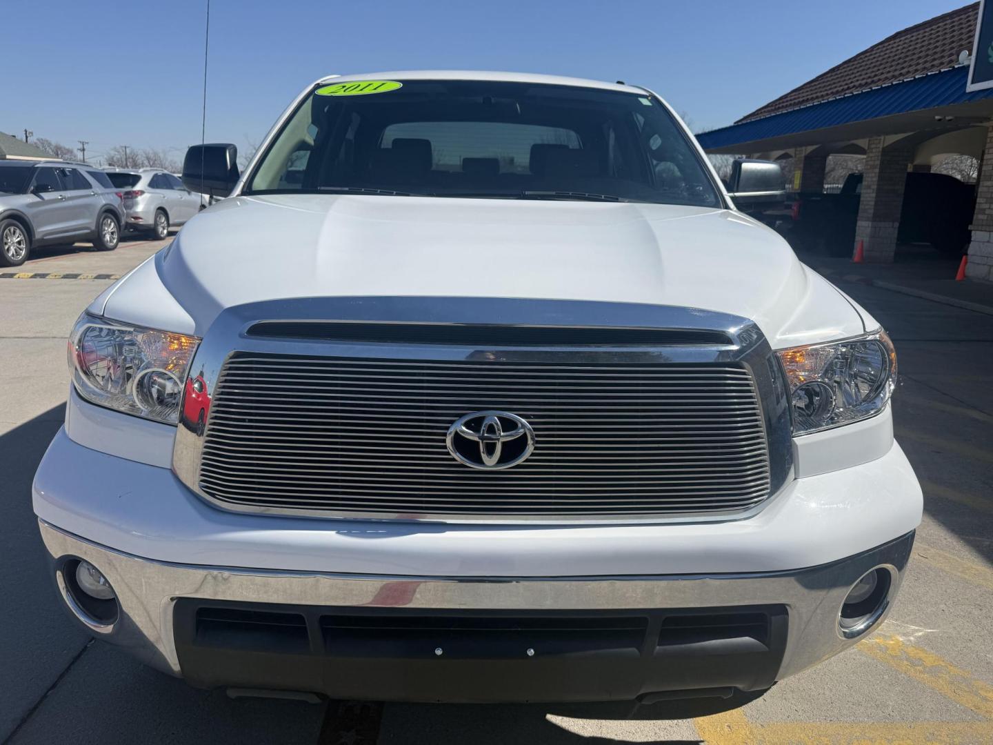 2011 Super White /Black Cloth Interior Graphite Cloth Interior Sand Toyota Tundra 41901 (5TFEM5F18BX) with an 4.6L V8 DOHC 32V engine, 5-Speed Automatic Overdrive transmission, located at 2401 E Main St., Grand Prairie, TX, 75050, (972) 262-4440, 32.748981, -96.969643 - Photo#24