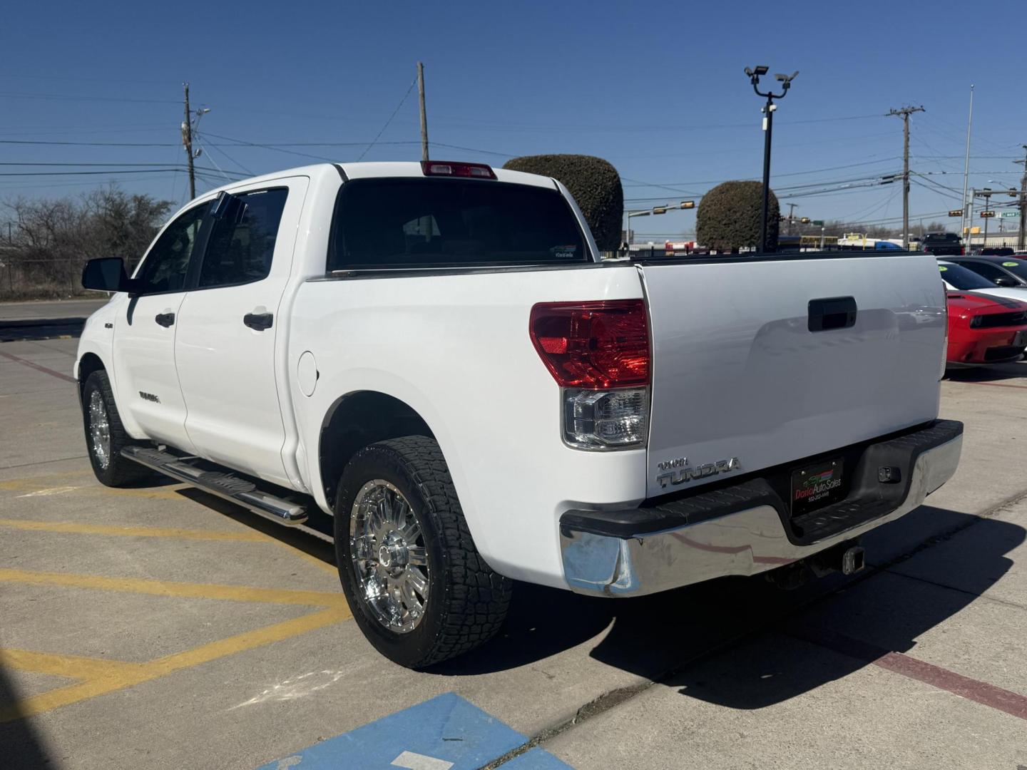 2011 Super White /Black Cloth Interior Graphite Cloth Interior Sand Toyota Tundra 41901 (5TFEM5F18BX) with an 4.6L V8 DOHC 32V engine, 5-Speed Automatic Overdrive transmission, located at 2401 E Main St., Grand Prairie, TX, 75050, (972) 262-4440, 32.748981, -96.969643 - Photo#25